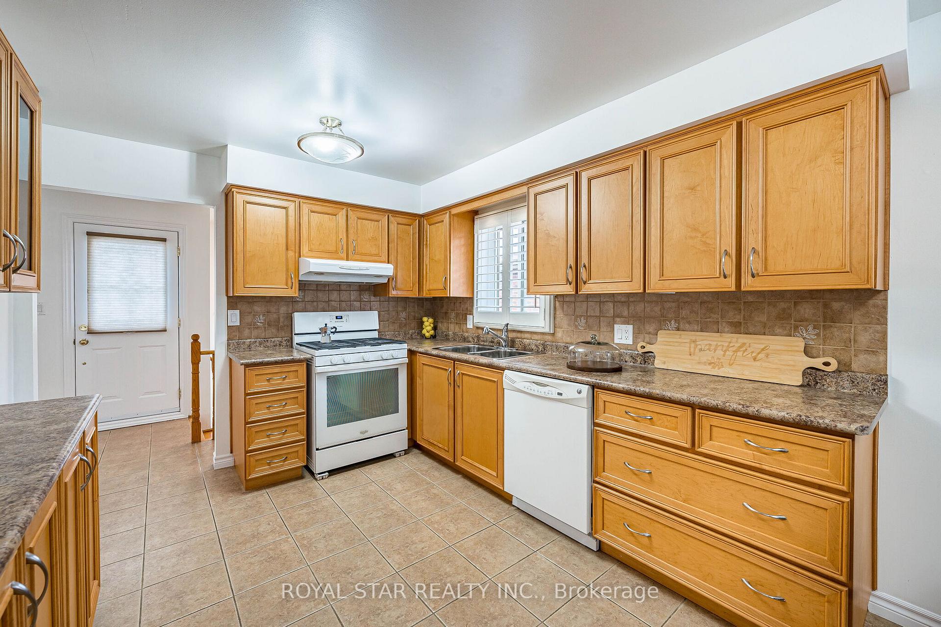 Photo 15 of 122 Sawmill Road, North York, Glenfield-Jane Heights — HOMEH