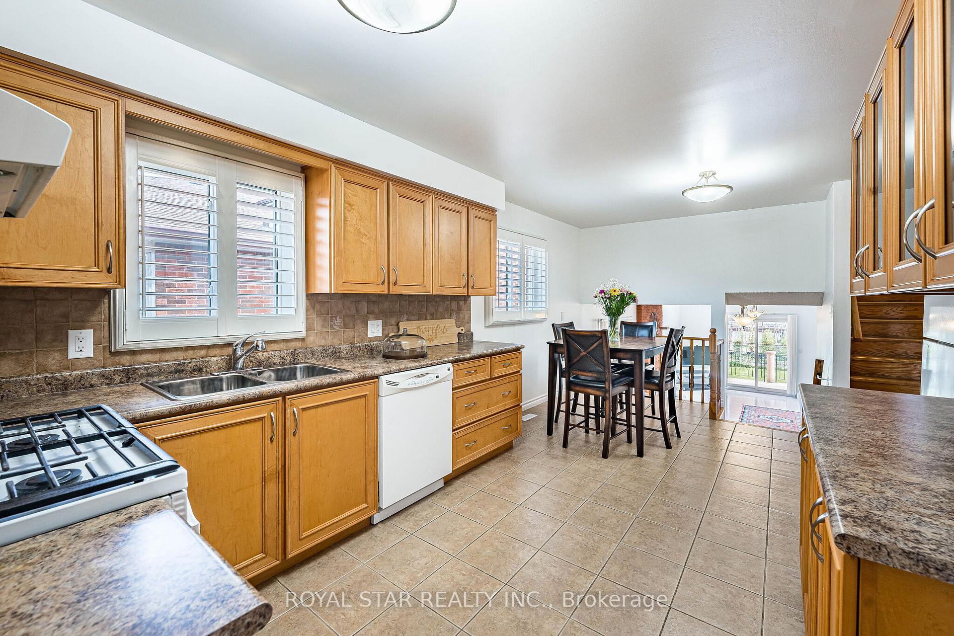 Photo 17 of 122 Sawmill Road, North York, Glenfield-Jane Heights — HOMEH