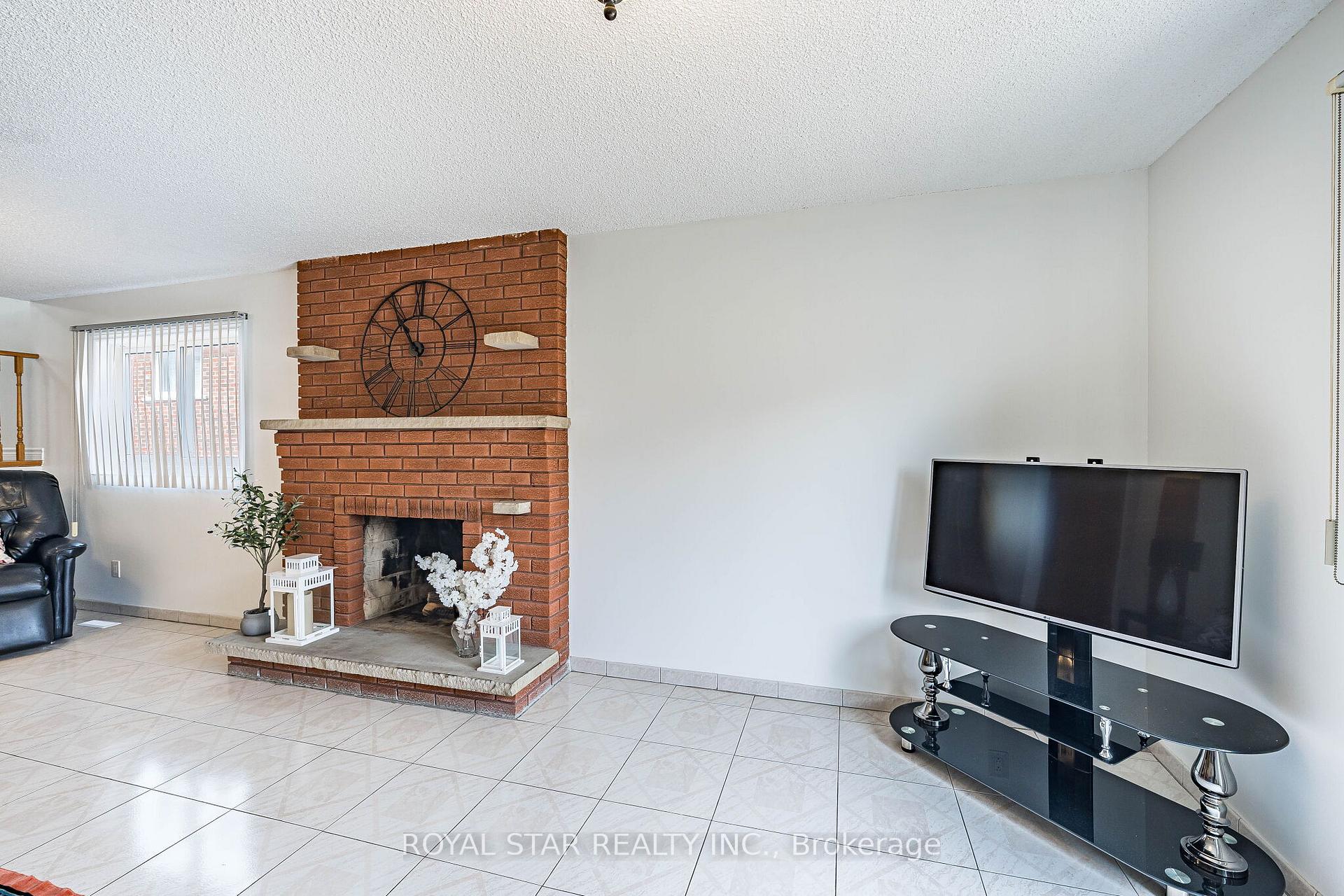 Photo 23 of 122 Sawmill Road, North York, Glenfield-Jane Heights — HOMEH