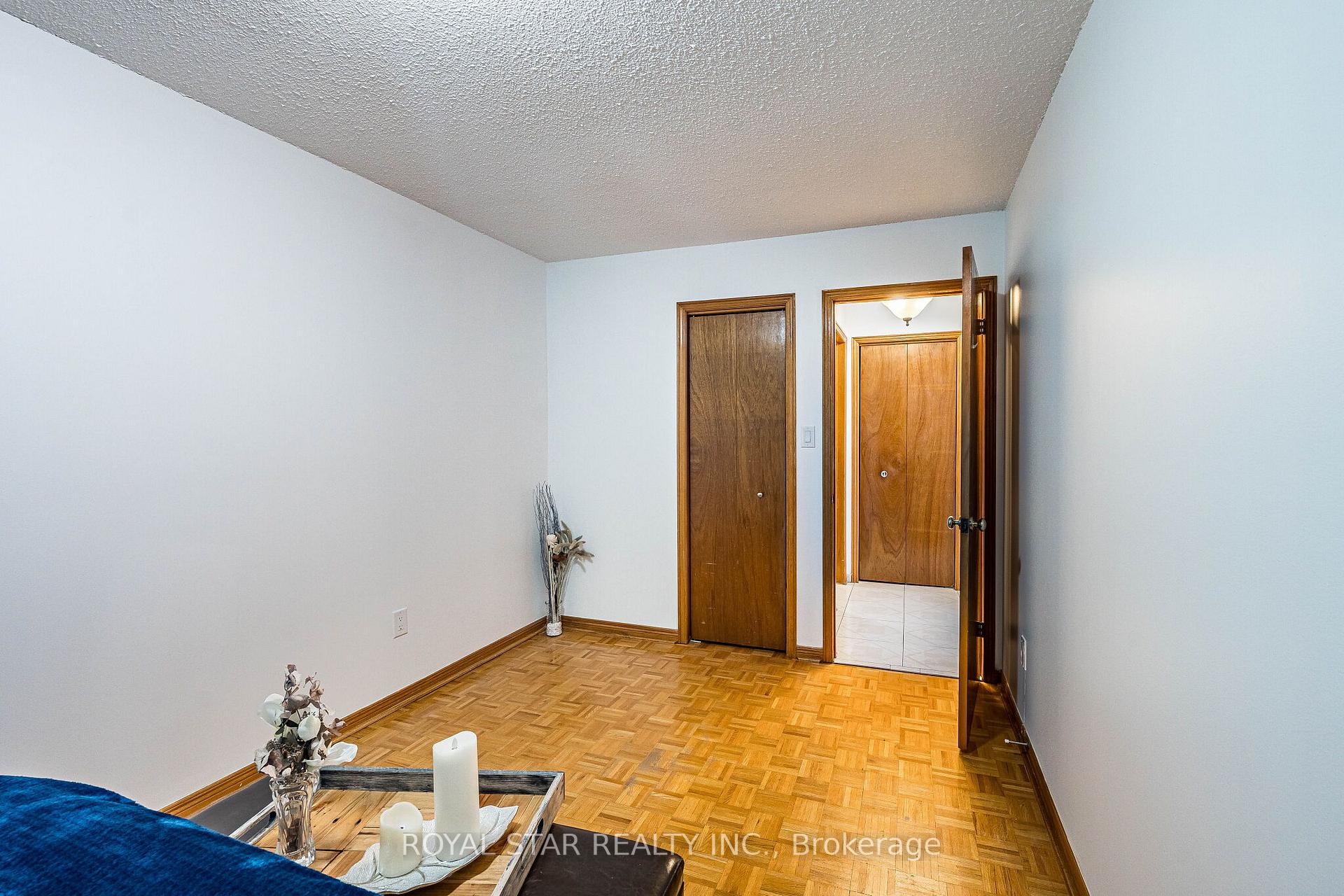 Photo 26 of 122 Sawmill Road, North York, Glenfield-Jane Heights — HOMEH