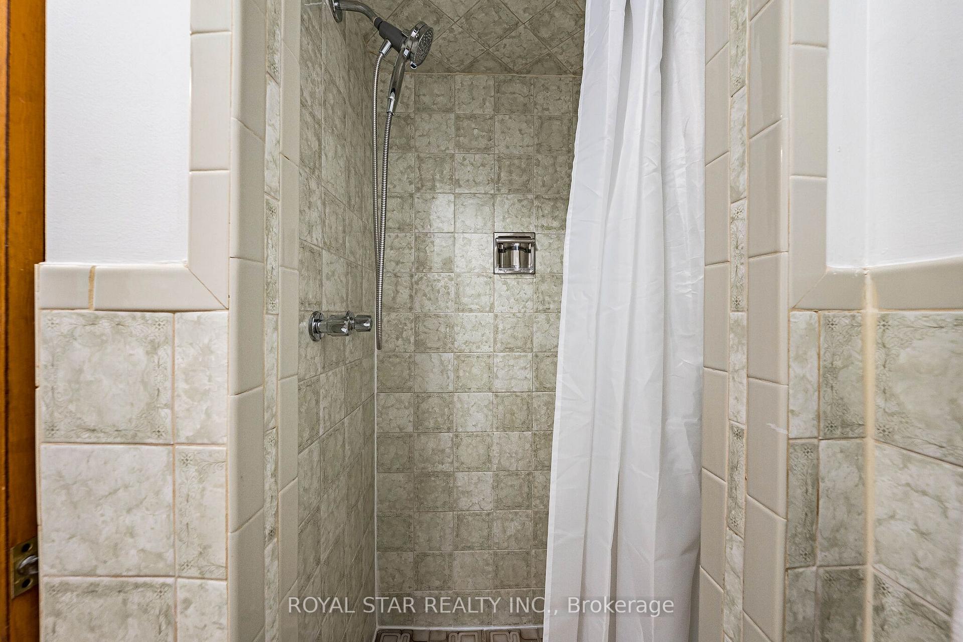 Photo 28 of 122 Sawmill Road, North York, Glenfield-Jane Heights — HOMEH