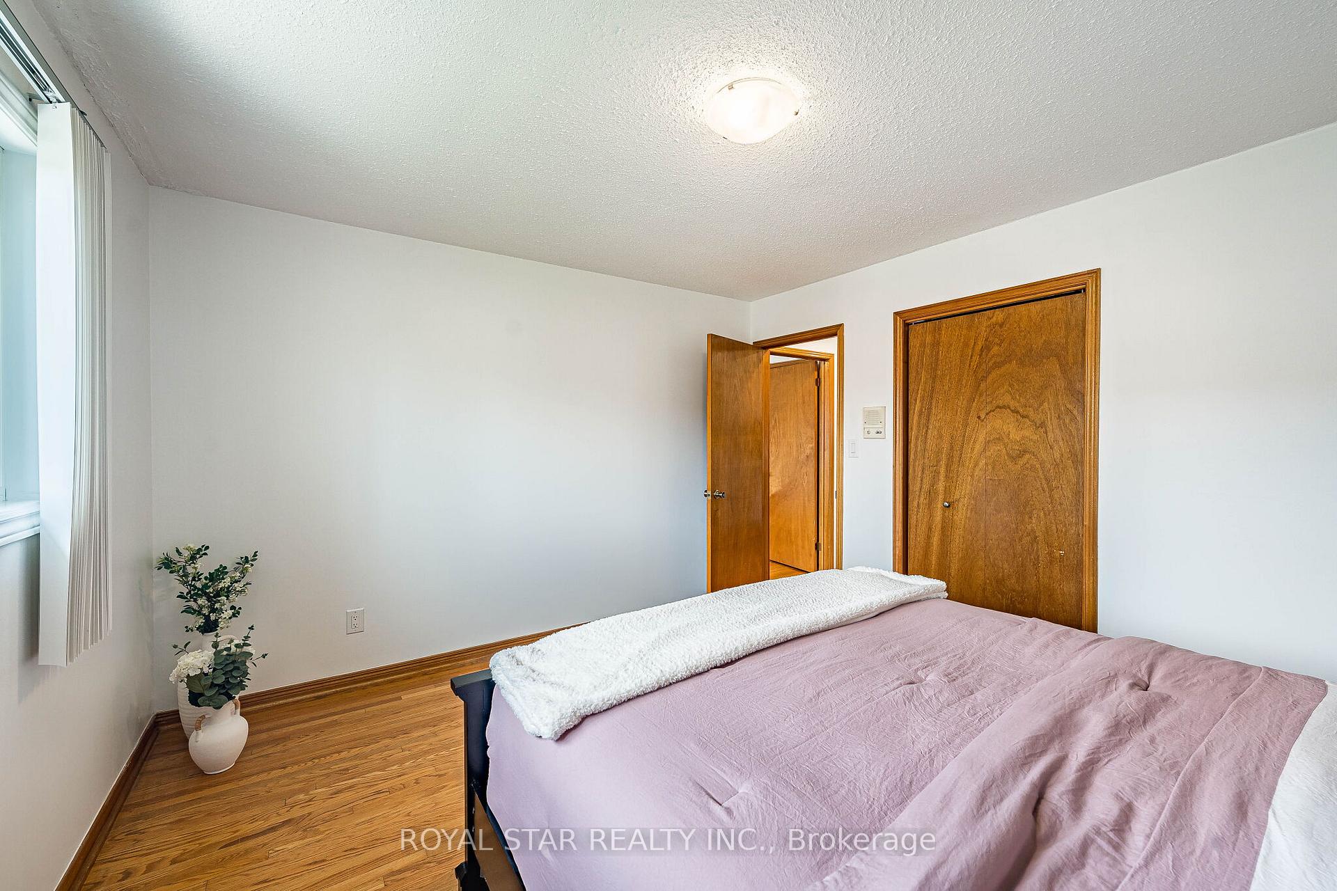 Photo 32 of 122 Sawmill Road, North York, Glenfield-Jane Heights — HOMEH