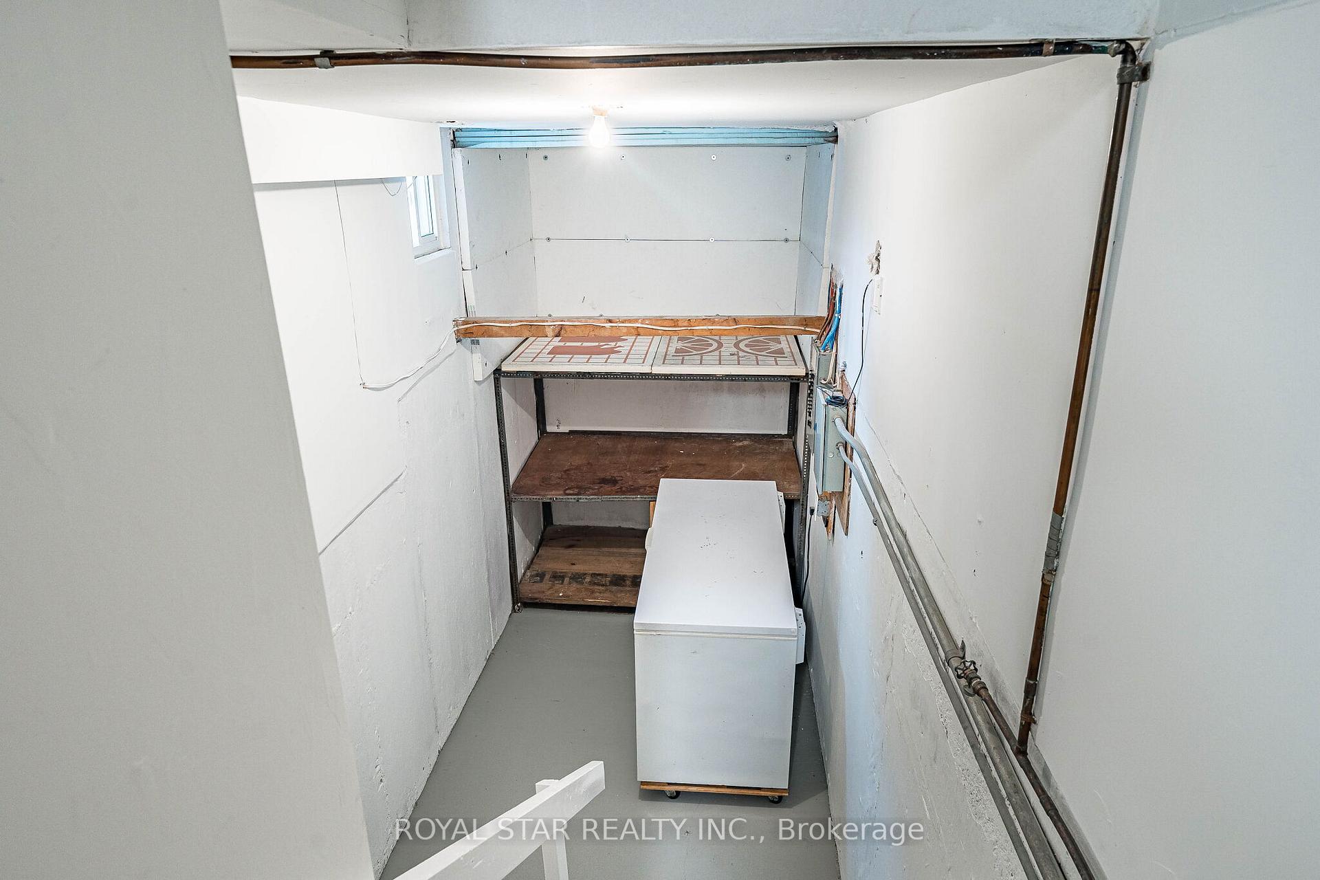 Photo 37 of 122 Sawmill Road, North York, Glenfield-Jane Heights — HOMEH