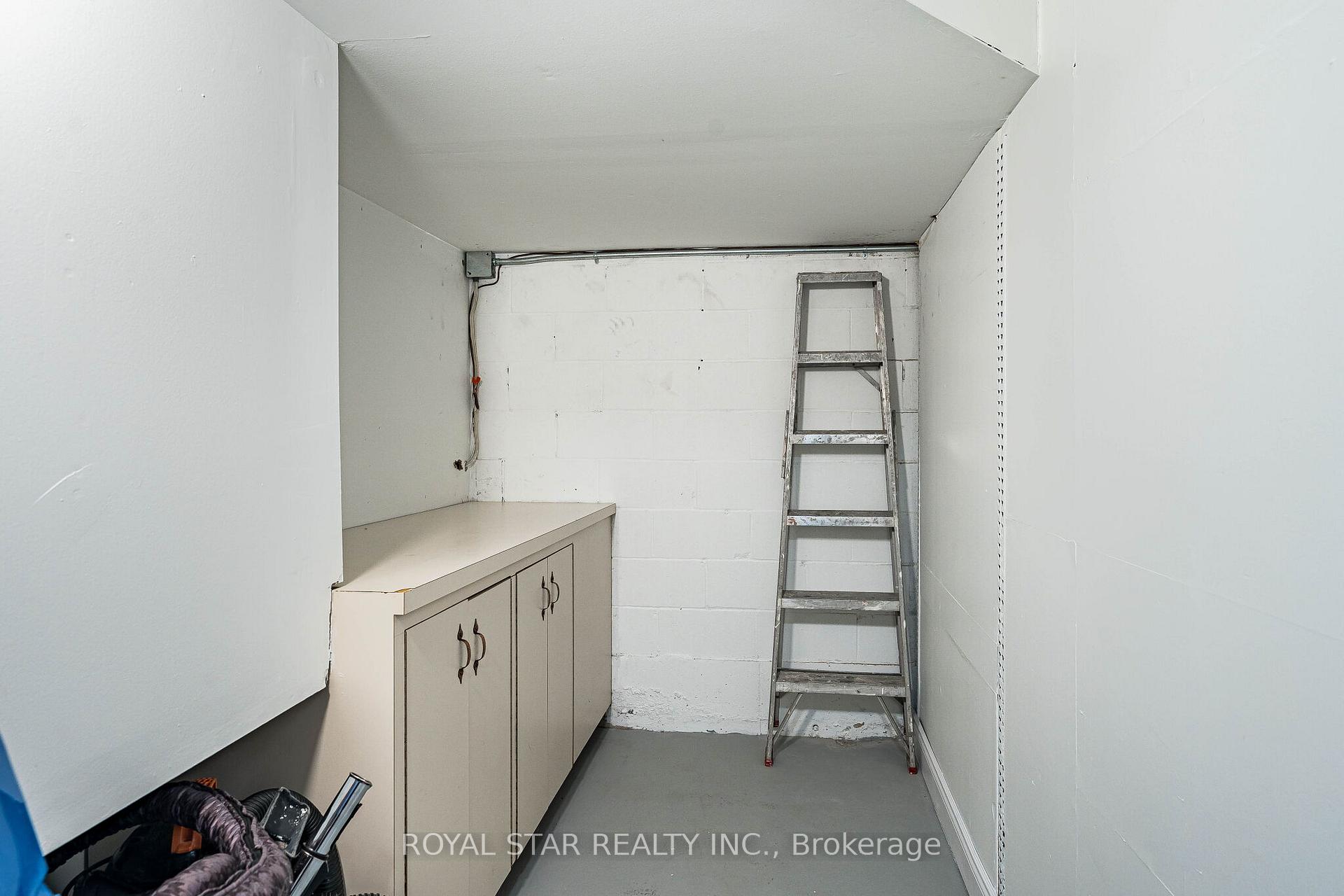 Photo 38 of 122 Sawmill Road, North York, Glenfield-Jane Heights — HOMEH