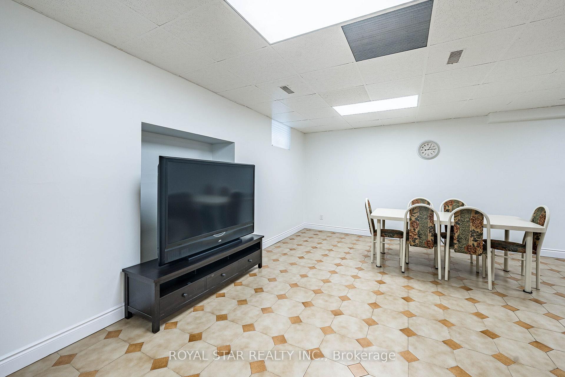 Photo 39 of 122 Sawmill Road, North York, Glenfield-Jane Heights — HOMEH