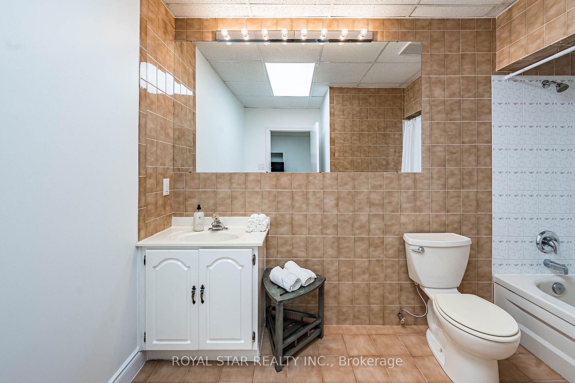 Photo 40 of 122 Sawmill Road, North York, Glenfield-Jane Heights — HOMEH