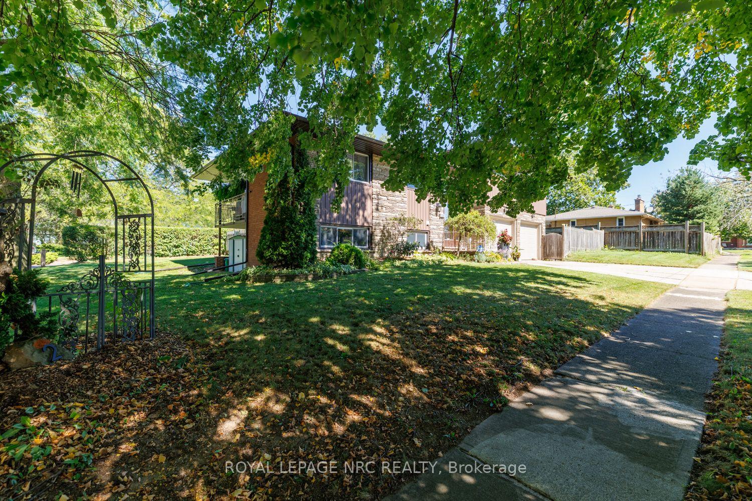 Photo 4 of 2 Glenbrae Avenue, St. Catharines, Burleigh Hill — HOMEH