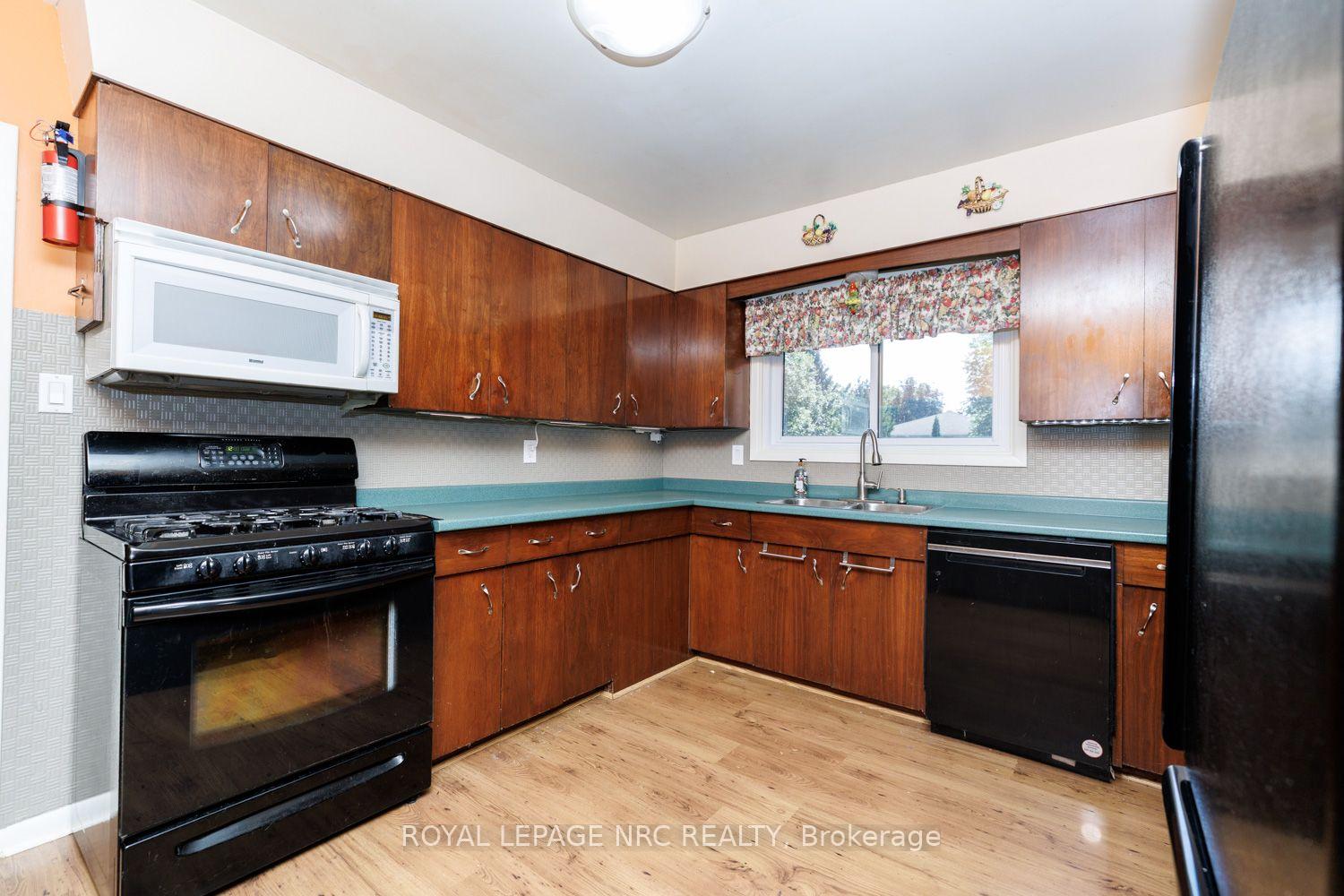 Photo 19 of 2 Glenbrae Avenue, St. Catharines, Burleigh Hill — HOMEH