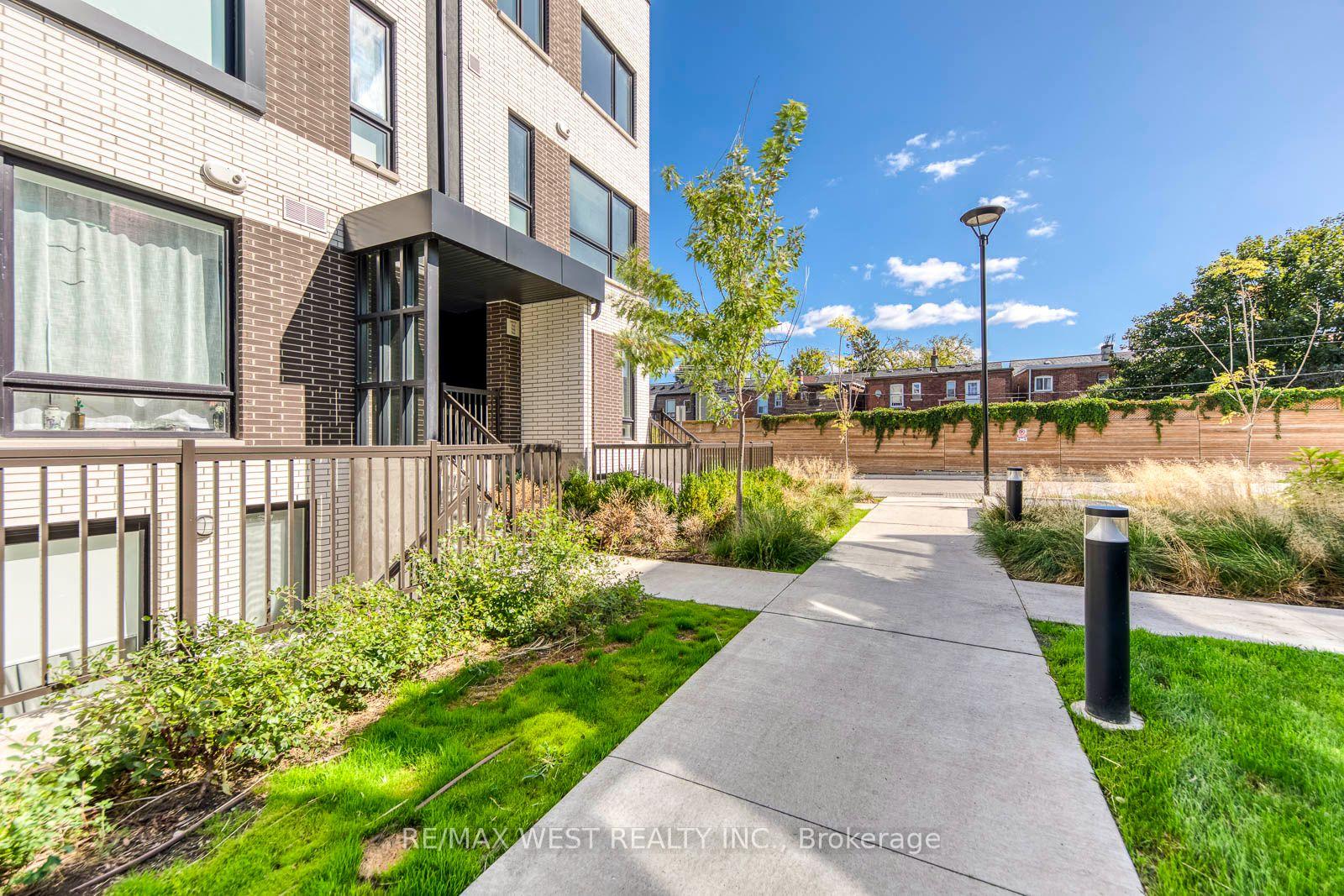 Photo 3 of Unit 3, 40 Ed Clark Gardens Boulevard, Toronto, Weston-Pellam Park — HOMEH