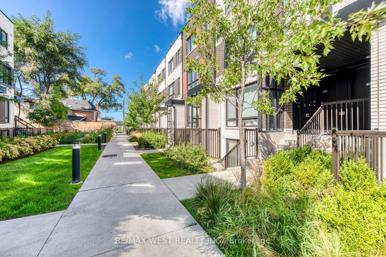 Photo 4 of Unit 3, 40 Ed Clark Gardens Boulevard, Toronto, Weston-Pellam Park — HOMEH