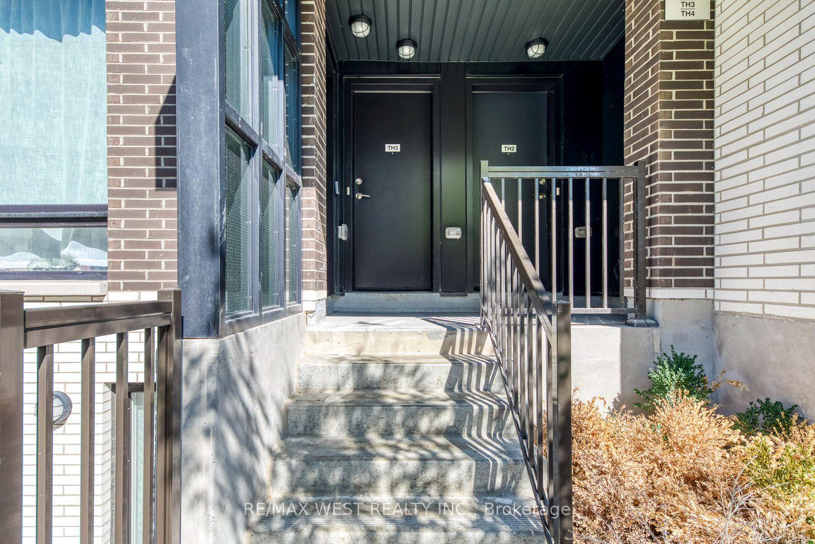Photo 5 of Unit 3, 40 Ed Clark Gardens Boulevard, Toronto, Weston-Pellam Park — HOMEH