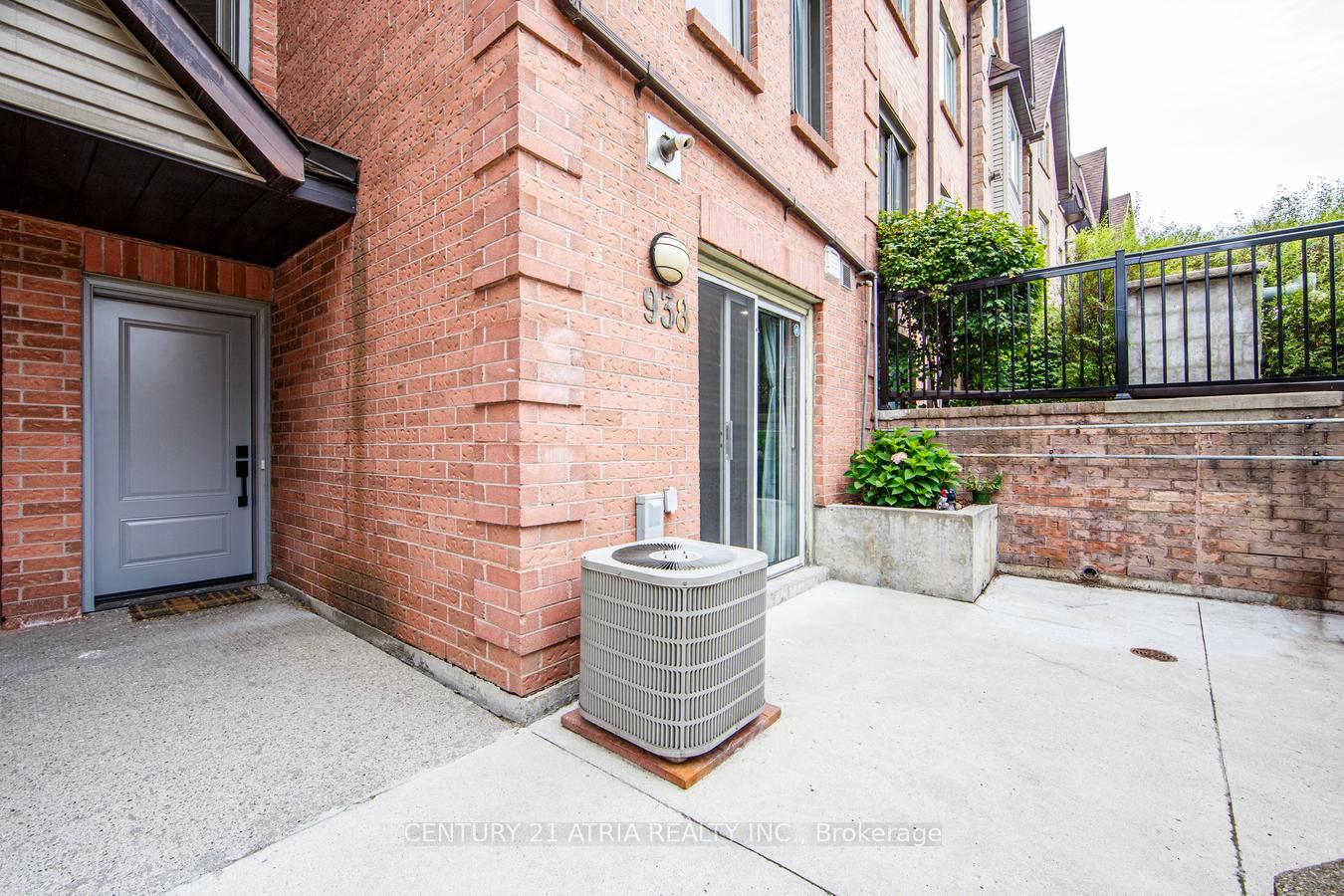 Photo 4 of Unit 938, 75 Weldrick Road E, Richmond Hill, Observatory — HOMEH