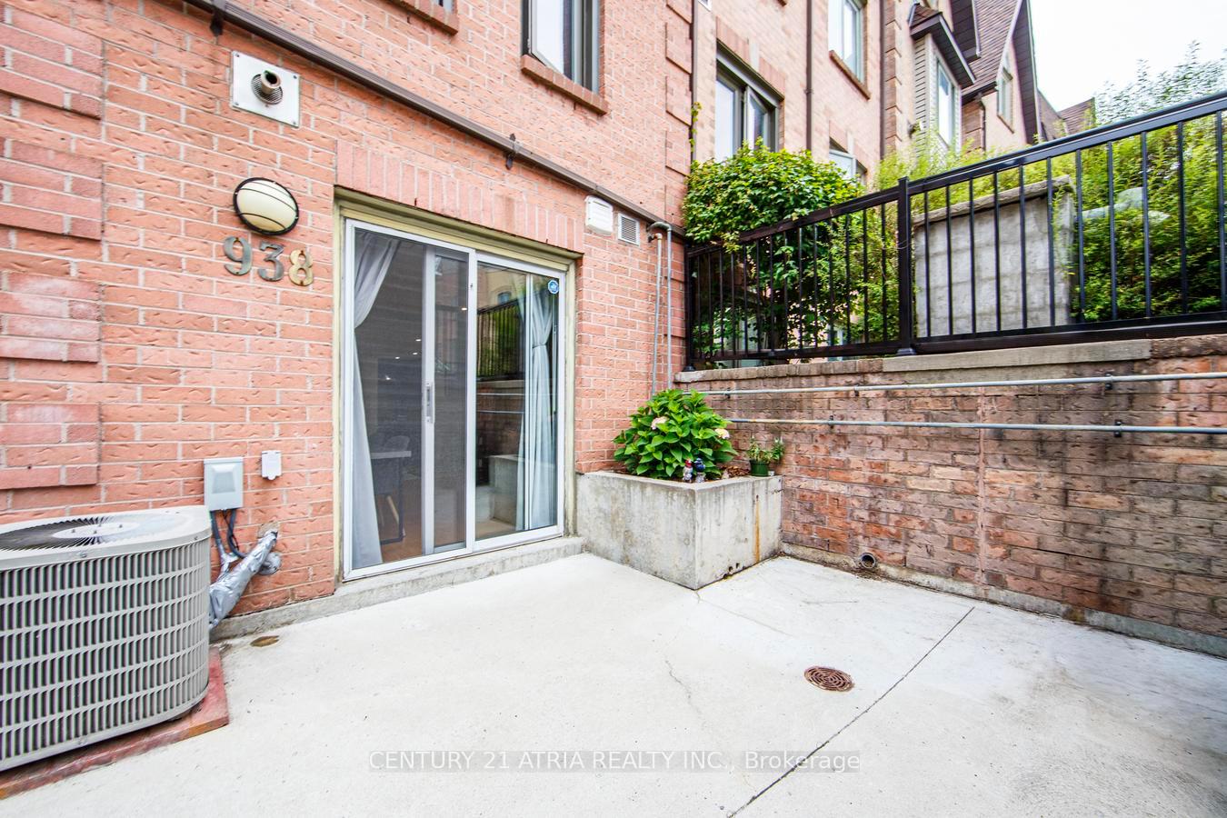 Photo 5 of Unit 938, 75 Weldrick Road E, Richmond Hill, Observatory — HOMEH
