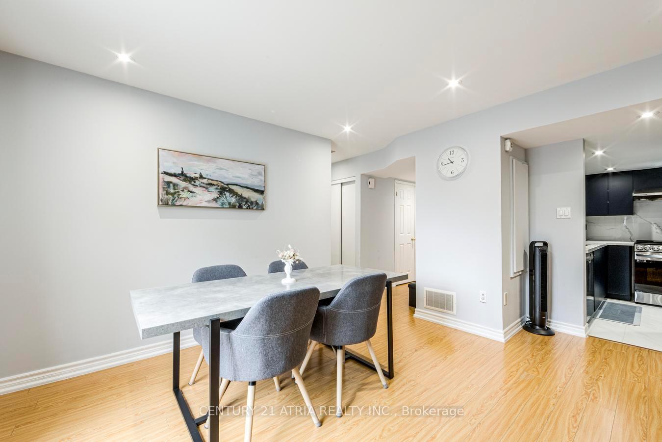 Photo 12 of Unit 938, 75 Weldrick Road E, Richmond Hill, Observatory — HOMEH