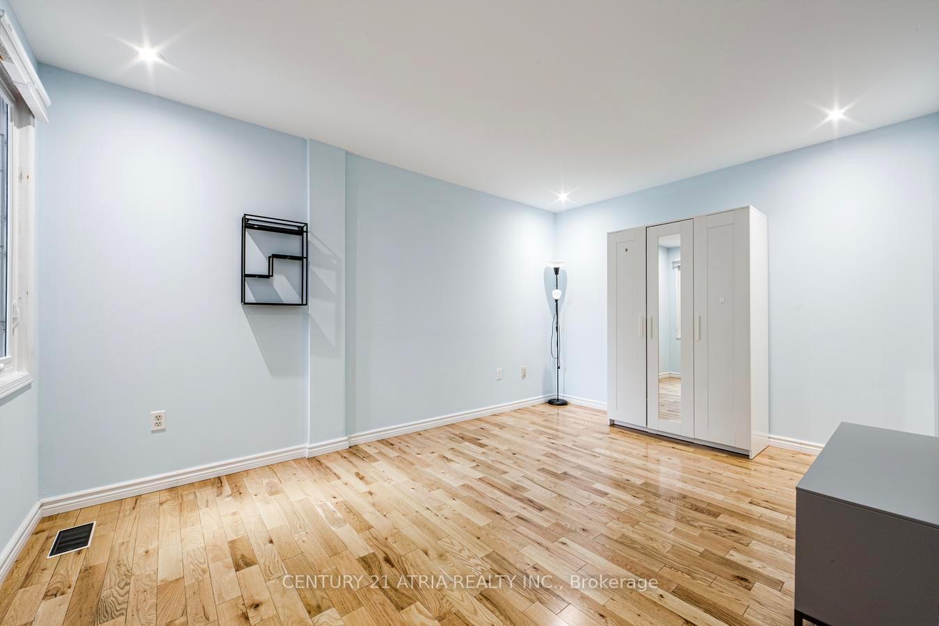 Photo 28 of Unit 938, 75 Weldrick Road E, Richmond Hill, Observatory — HOMEH