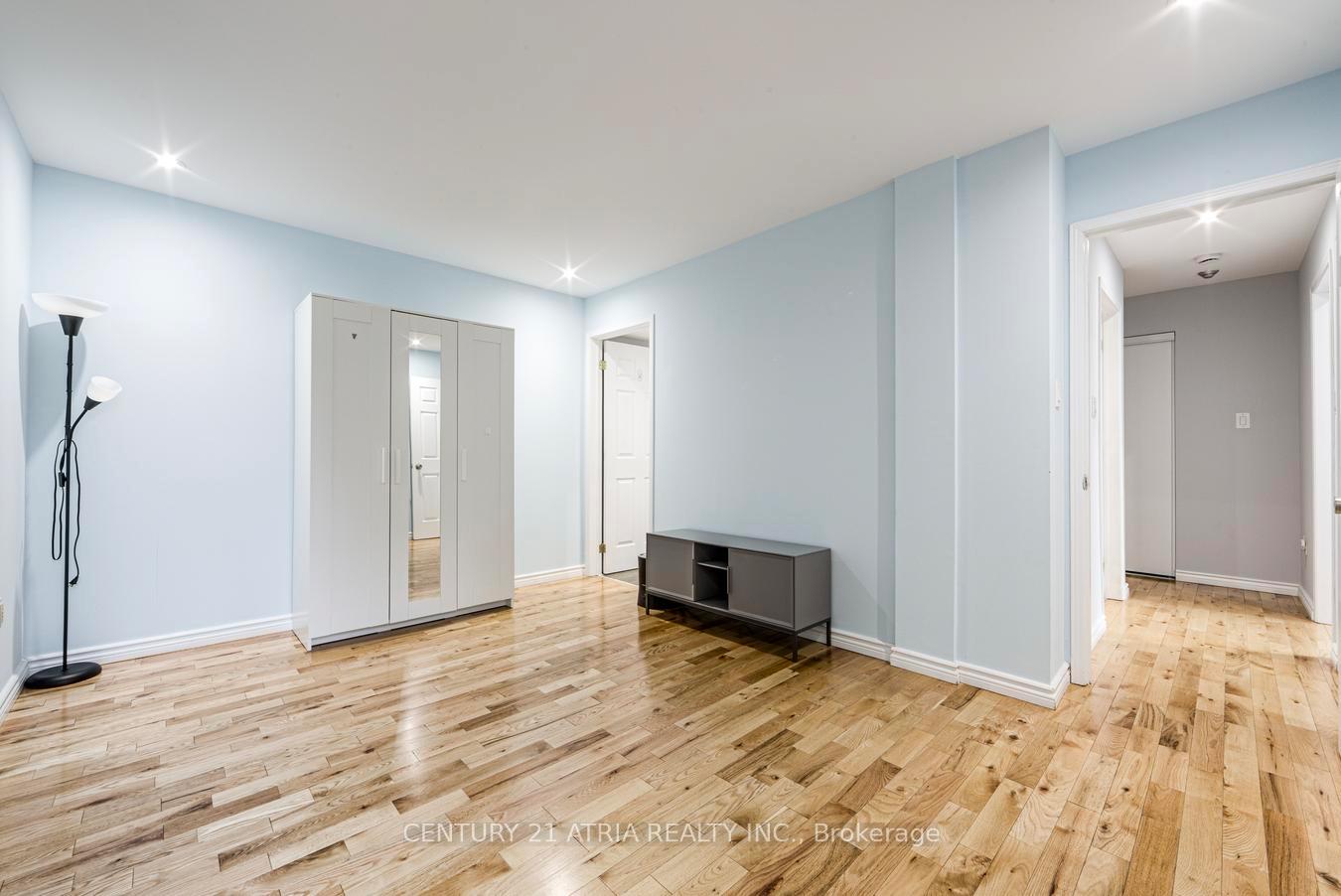 Photo 29 of Unit 938, 75 Weldrick Road E, Richmond Hill, Observatory — HOMEH