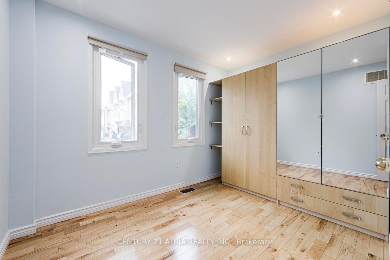 Photo 32 of Unit 938, 75 Weldrick Road E, Richmond Hill, Observatory — HOMEH