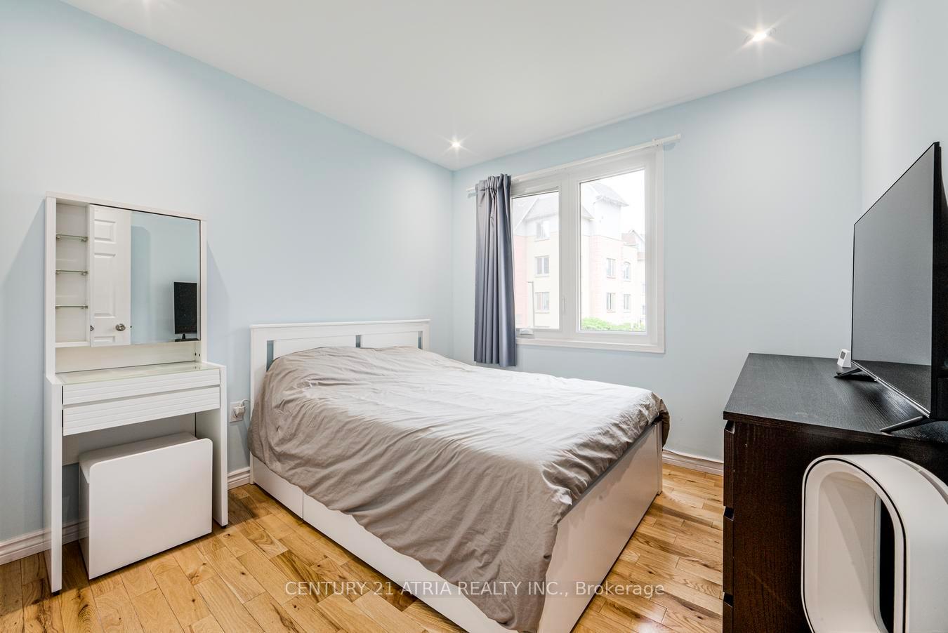 Photo 34 of Unit 938, 75 Weldrick Road E, Richmond Hill, Observatory — HOMEH