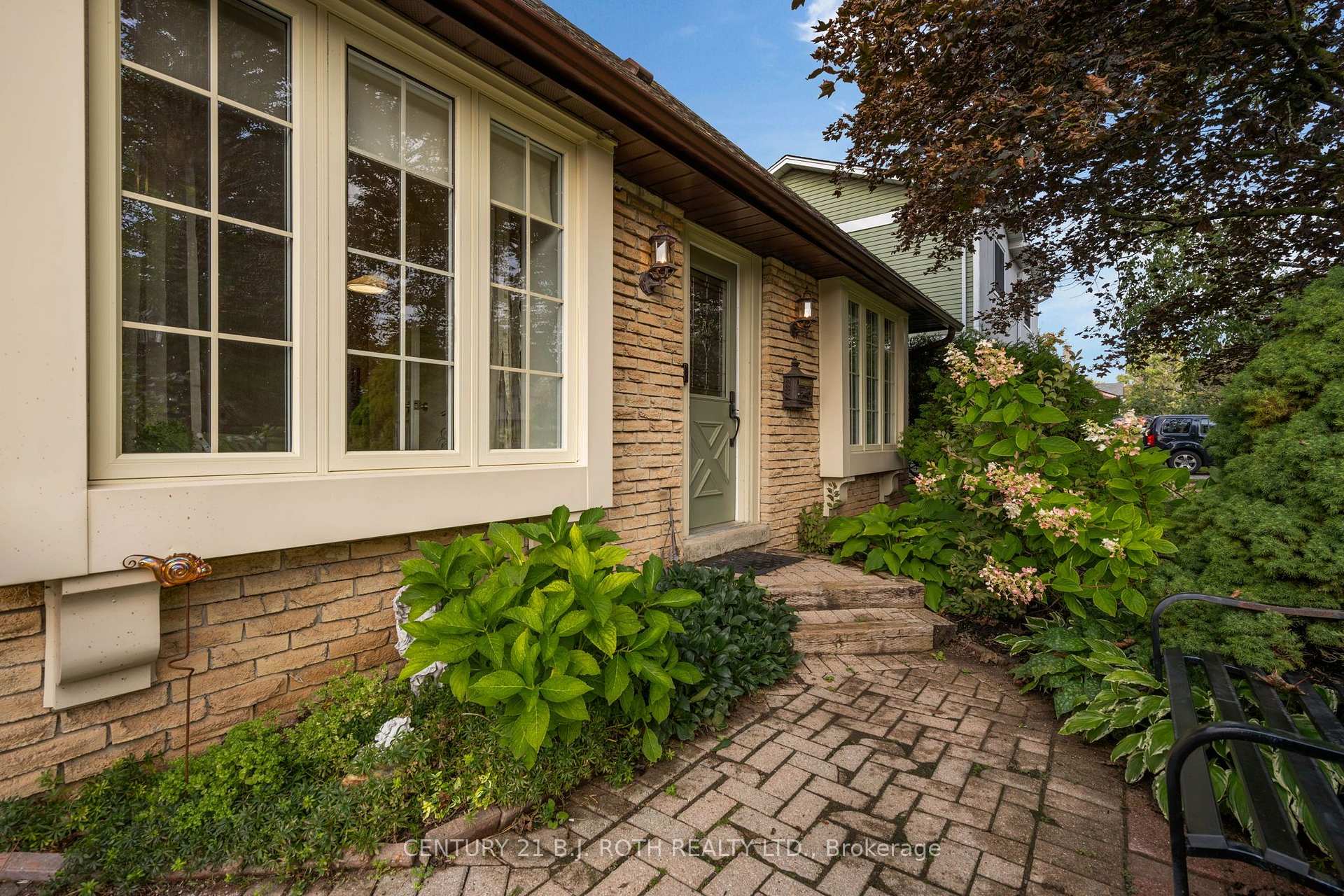 Photo 3 of 63 Oren Boulevard, Barrie, Sunnidale — HOMEH