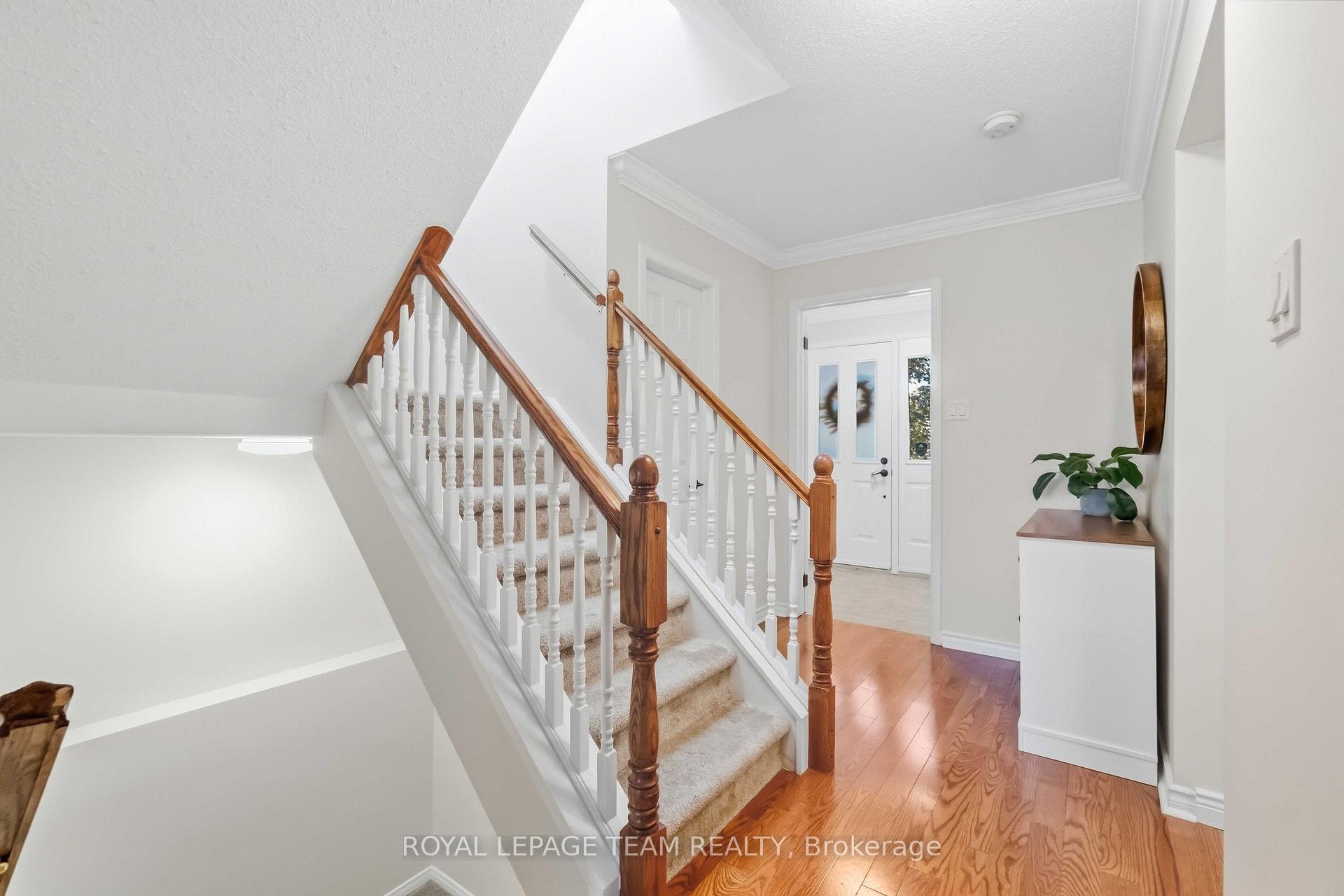 Photo 4 of 1938 La Chapelle Street, Ottawa, Chapel Hill — HOMEH