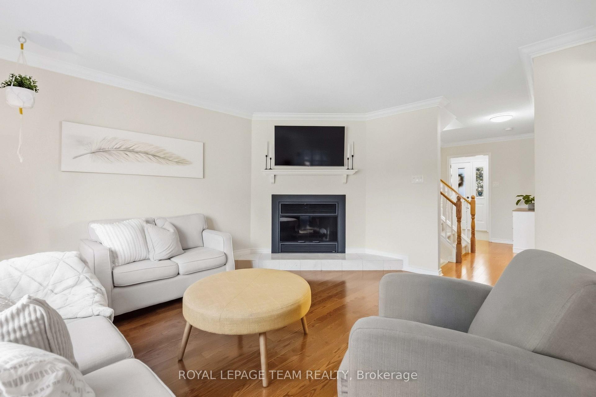 Photo 10 of 1938 La Chapelle Street, Ottawa, Chapel Hill — HOMEH