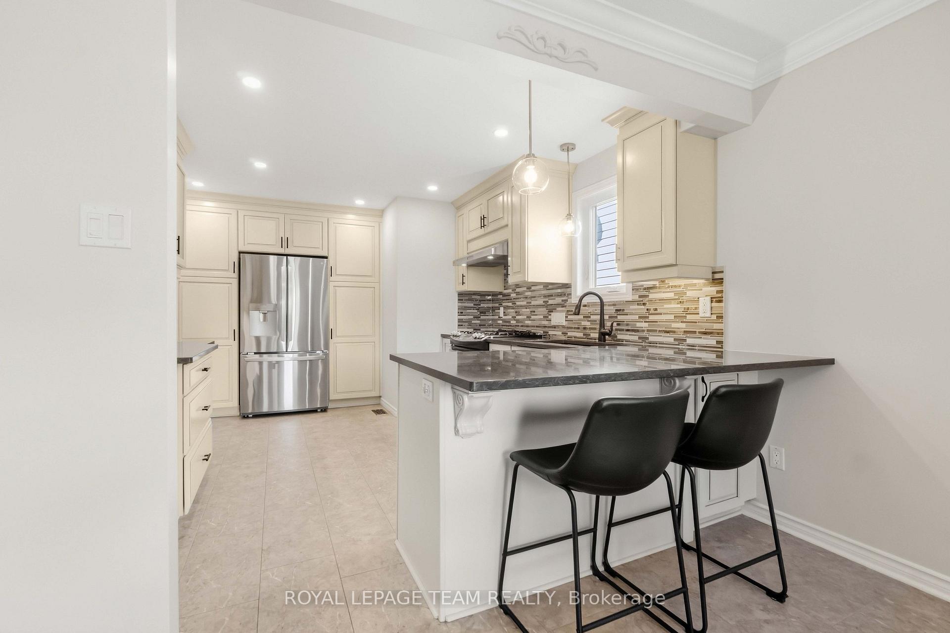 Photo 15 of 1938 La Chapelle Street, Ottawa, Chapel Hill — HOMEH
