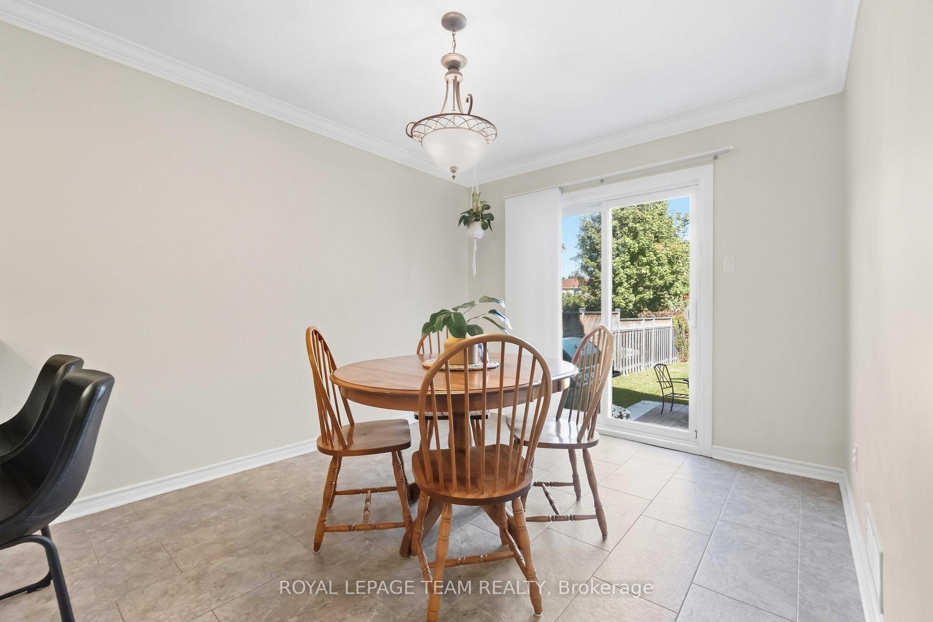 Photo 18 of 1938 La Chapelle Street, Ottawa, Chapel Hill — HOMEH