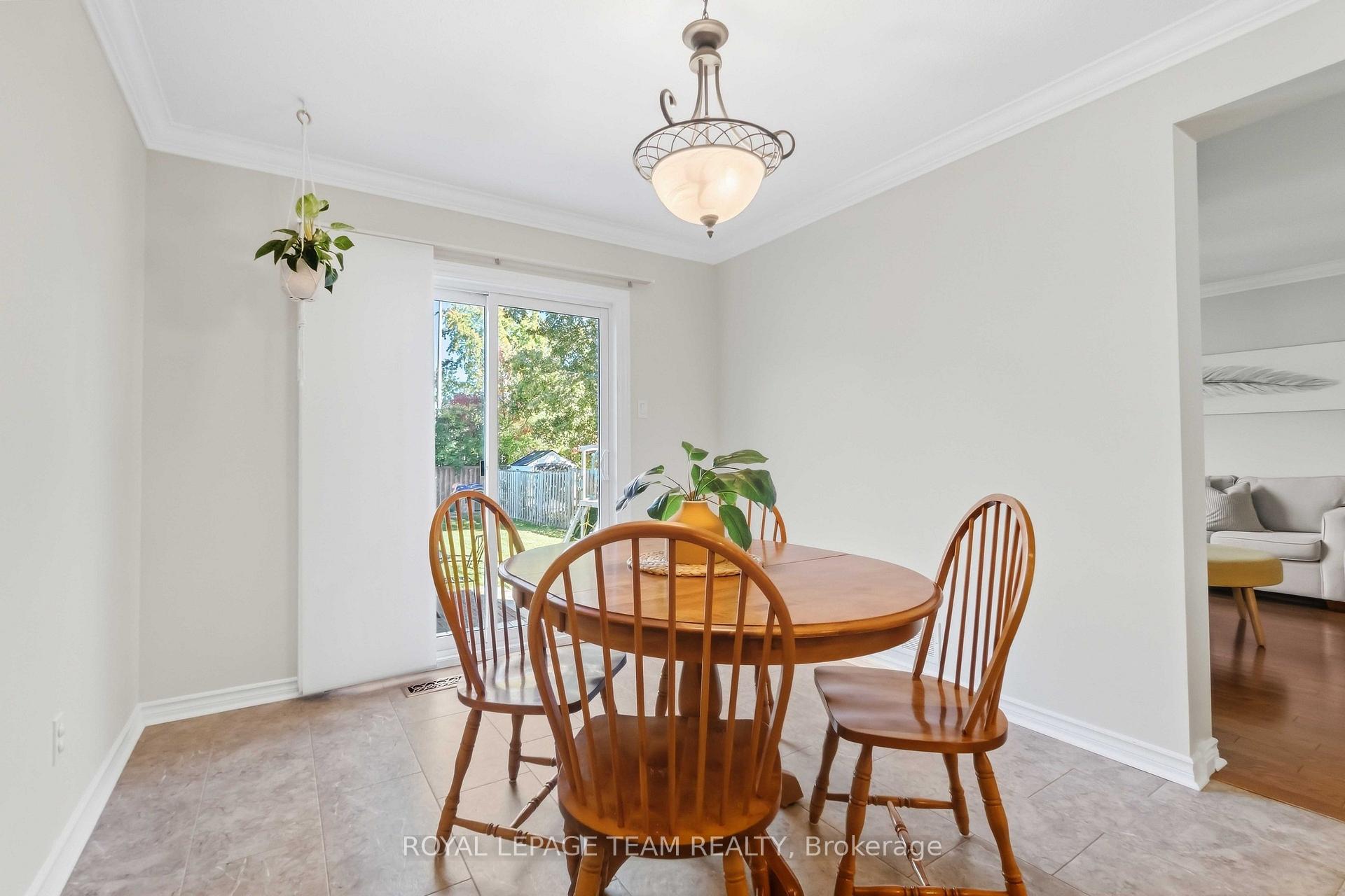 Photo 19 of 1938 La Chapelle Street, Ottawa, Chapel Hill — HOMEH