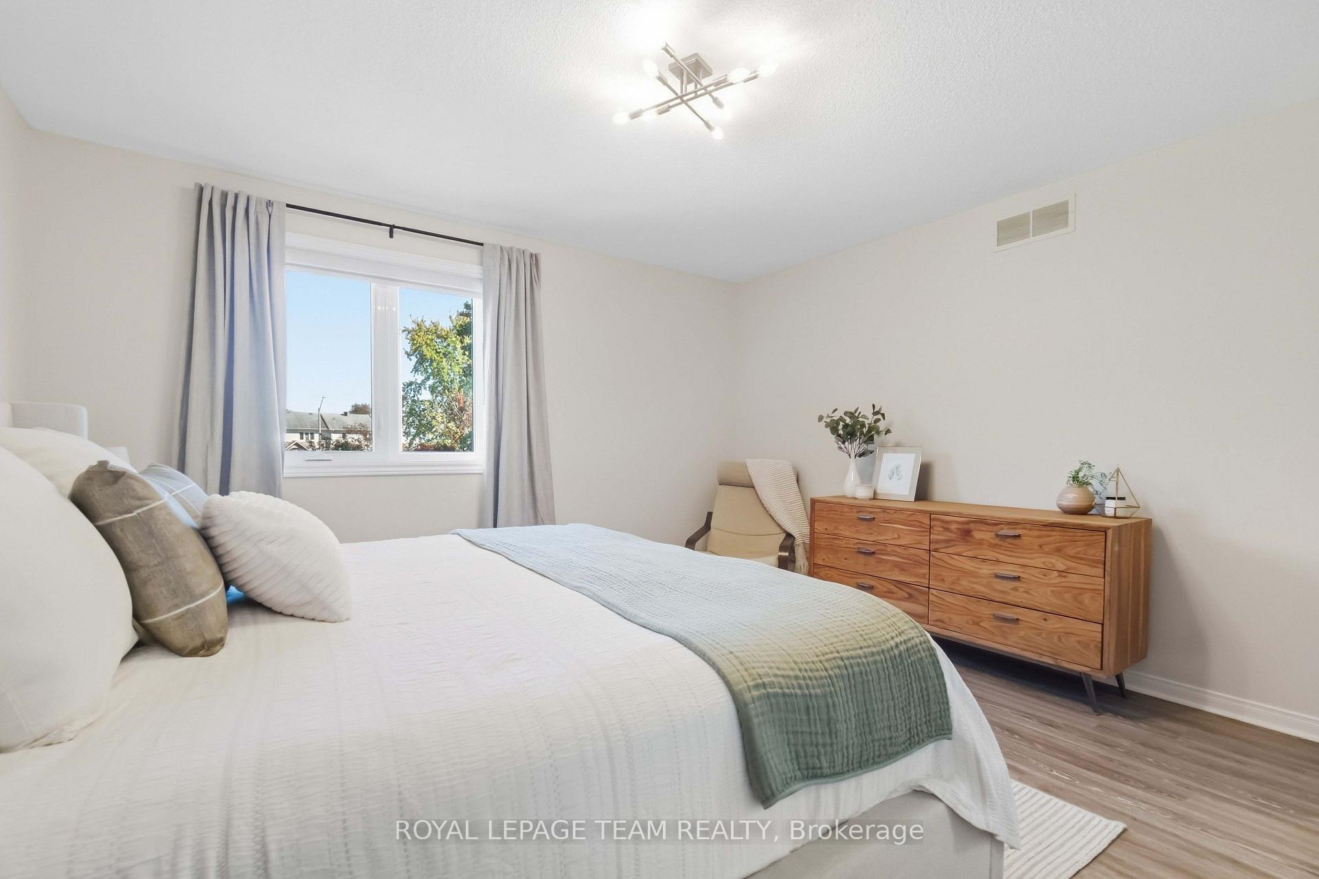 Photo 21 of 1938 La Chapelle Street, Ottawa, Chapel Hill — HOMEH