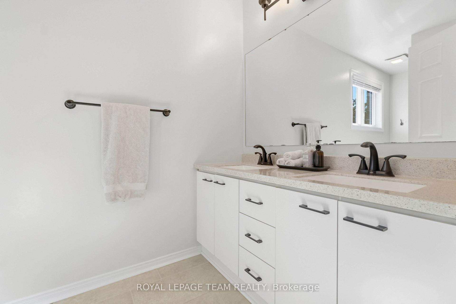 Photo 32 of 1938 La Chapelle Street, Ottawa, Chapel Hill — HOMEH