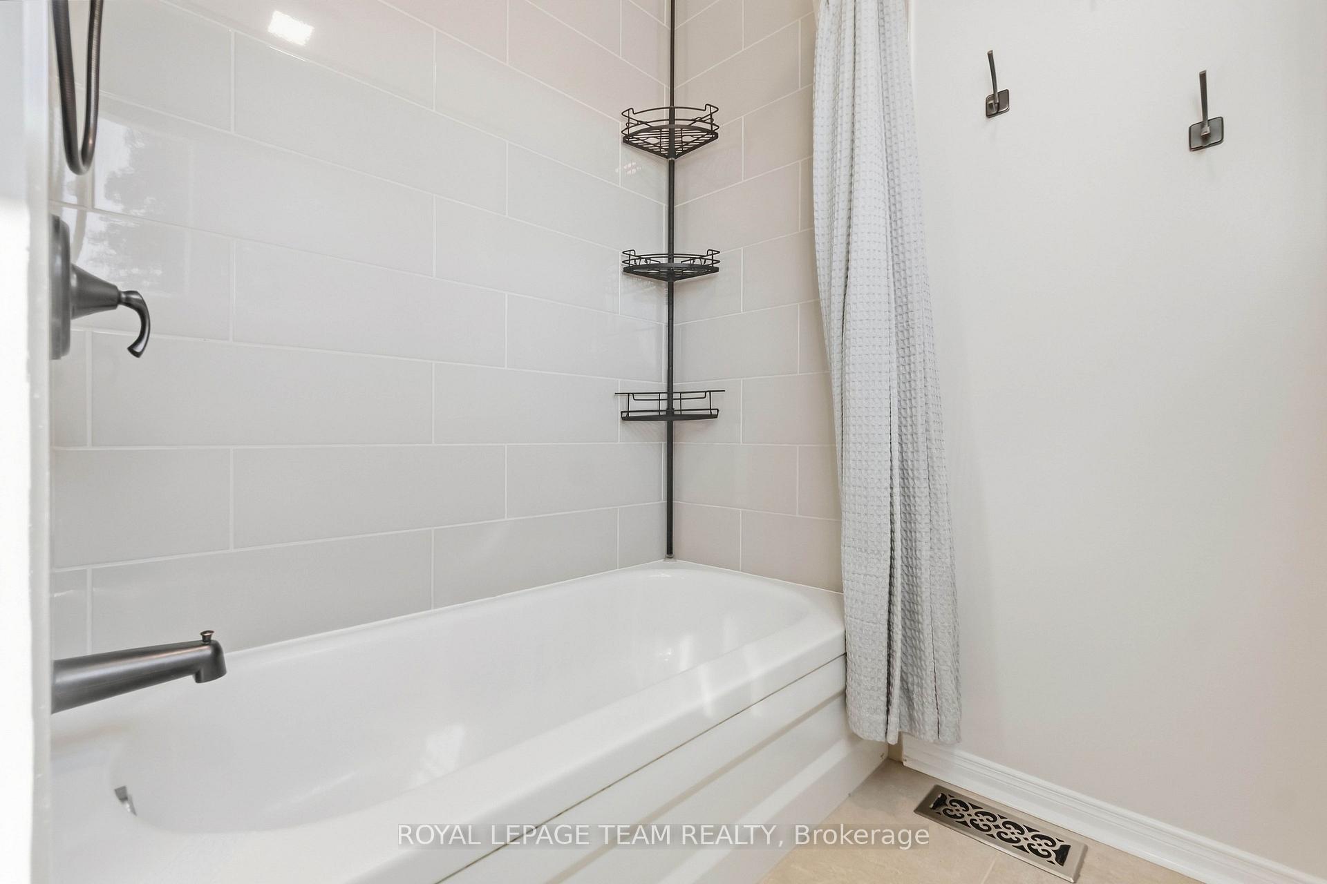 Photo 34 of 1938 La Chapelle Street, Ottawa, Chapel Hill — HOMEH