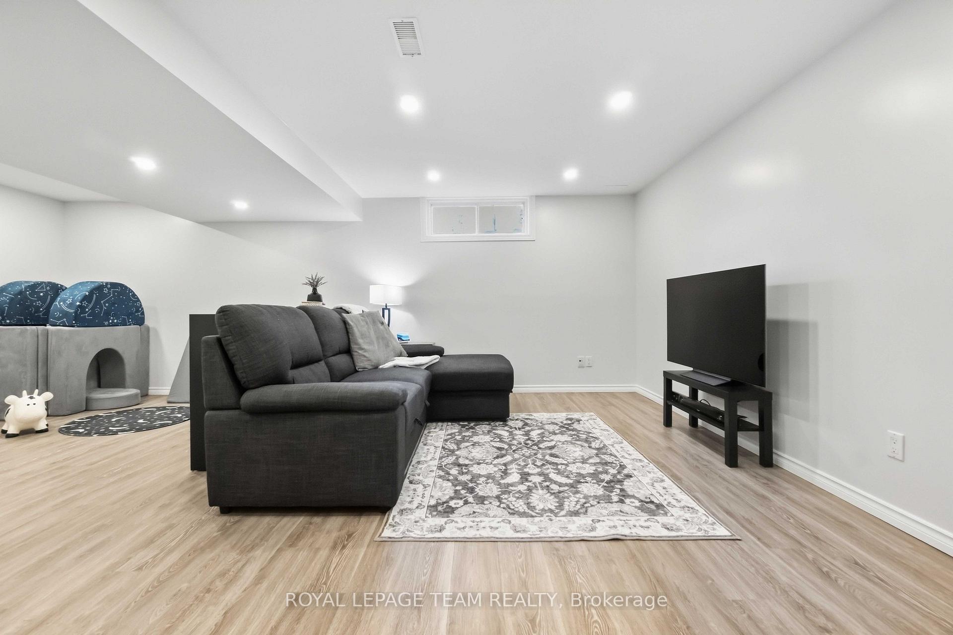 Photo 37 of 1938 La Chapelle Street, Ottawa, Chapel Hill — HOMEH