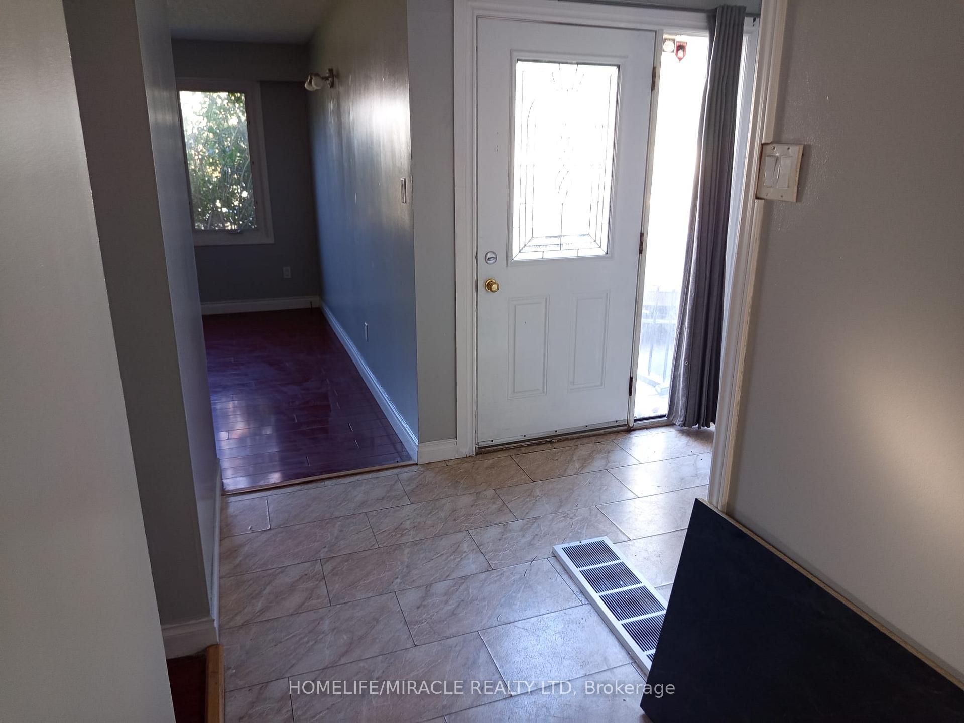 Photo 2 of 123 Mooregate Crescent, Kitchener, Victoria Hills — HOMEH