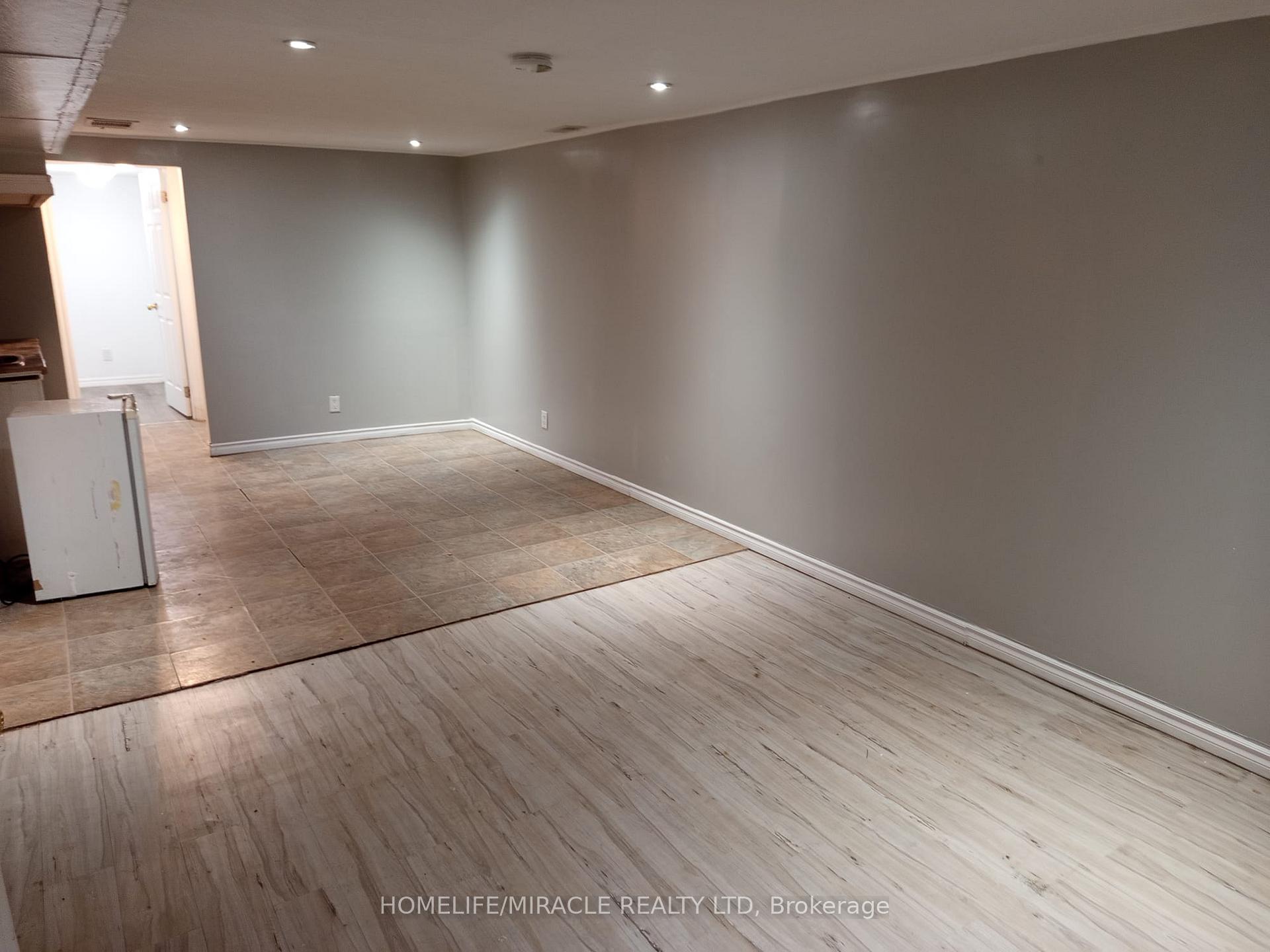 Photo 6 of 123 Mooregate Crescent, Kitchener, Victoria Hills — HOMEH