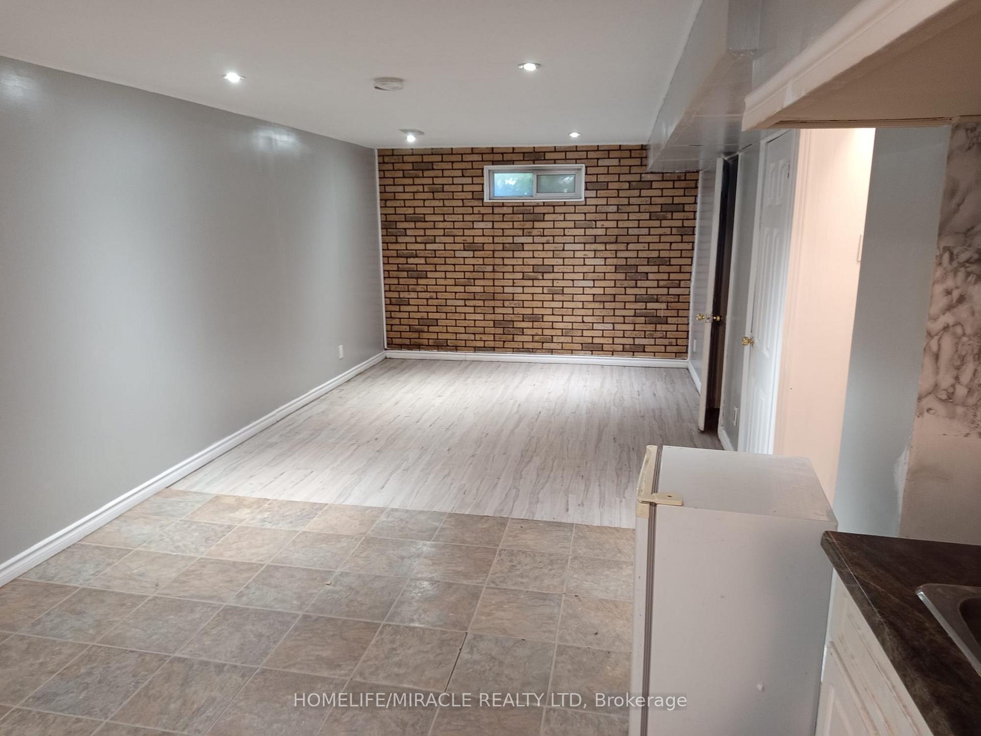 Photo 8 of 123 Mooregate Crescent, Kitchener, Victoria Hills — HOMEH