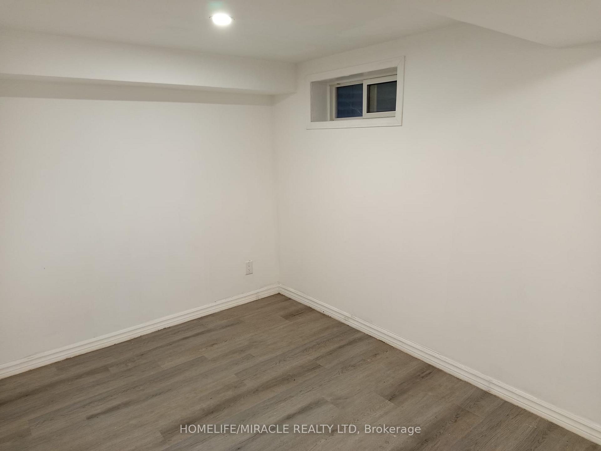 Photo 9 of 123 Mooregate Crescent, Kitchener, Victoria Hills — HOMEH