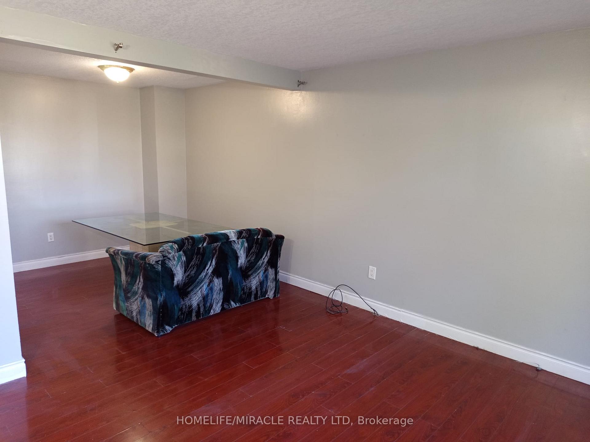 Photo 10 of 123 Mooregate Crescent, Kitchener, Victoria Hills — HOMEH