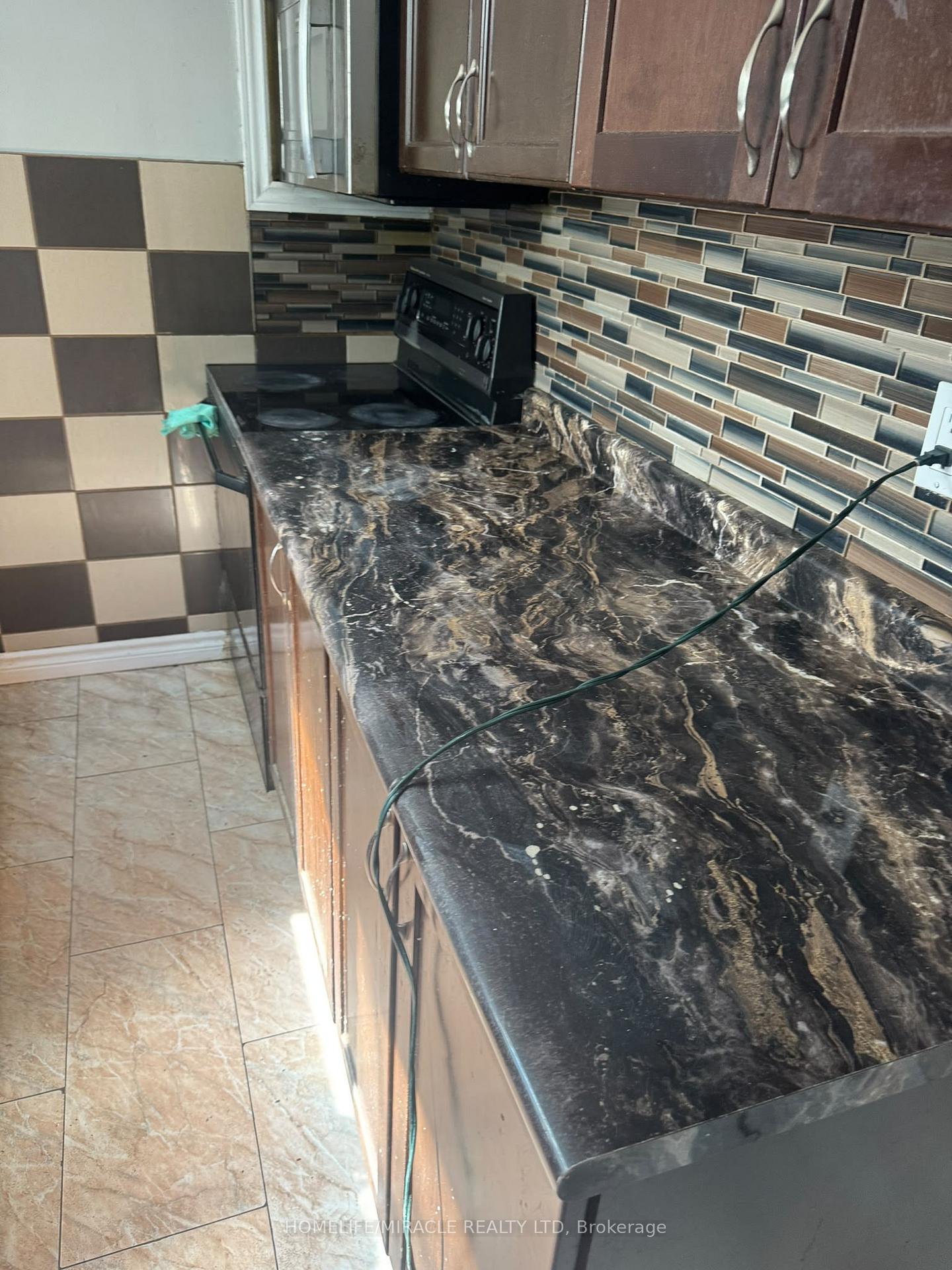 Photo 11 of 123 Mooregate Crescent, Kitchener, Victoria Hills — HOMEH