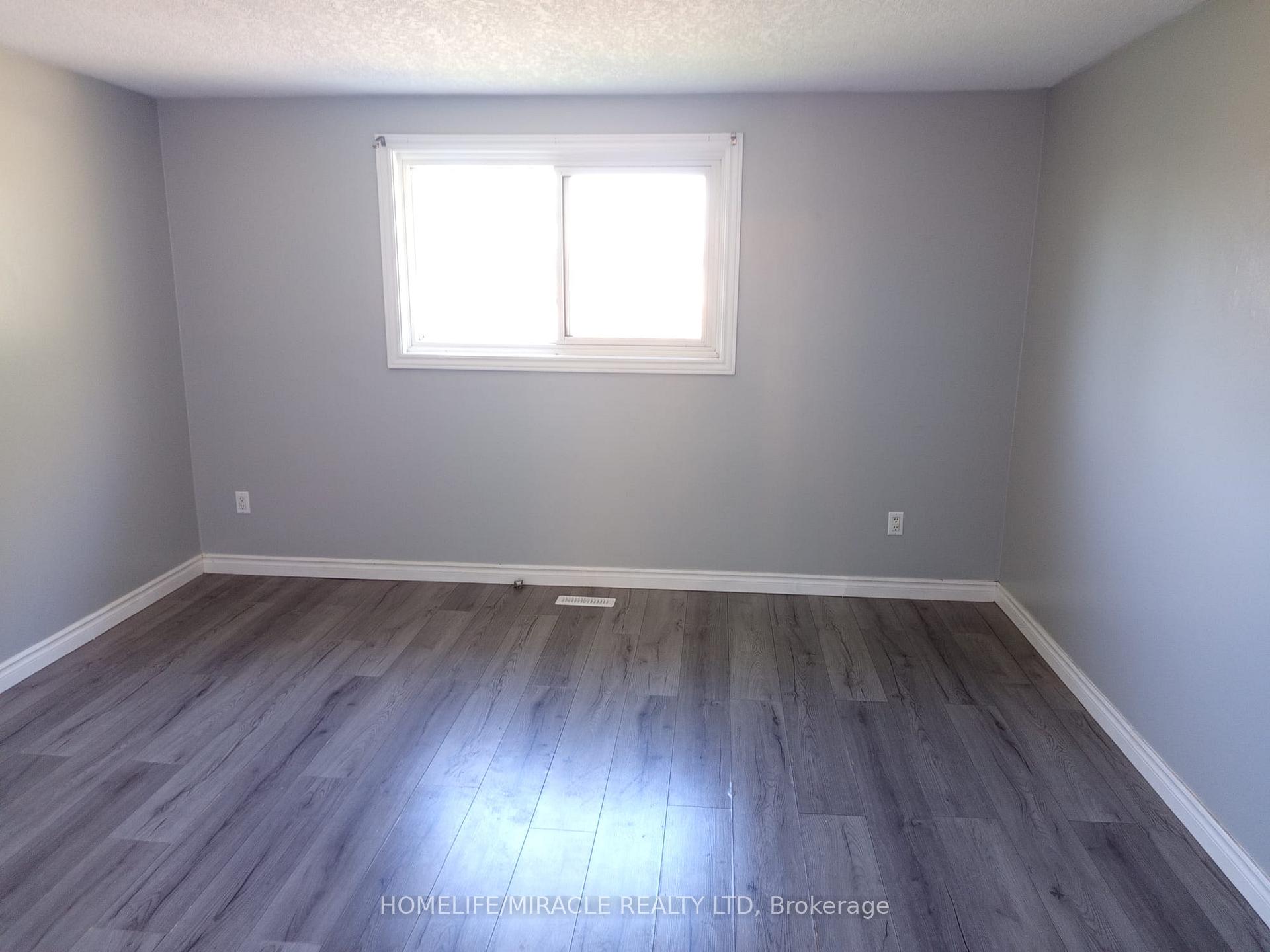 Photo 14 of 123 Mooregate Crescent, Kitchener, Victoria Hills — HOMEH