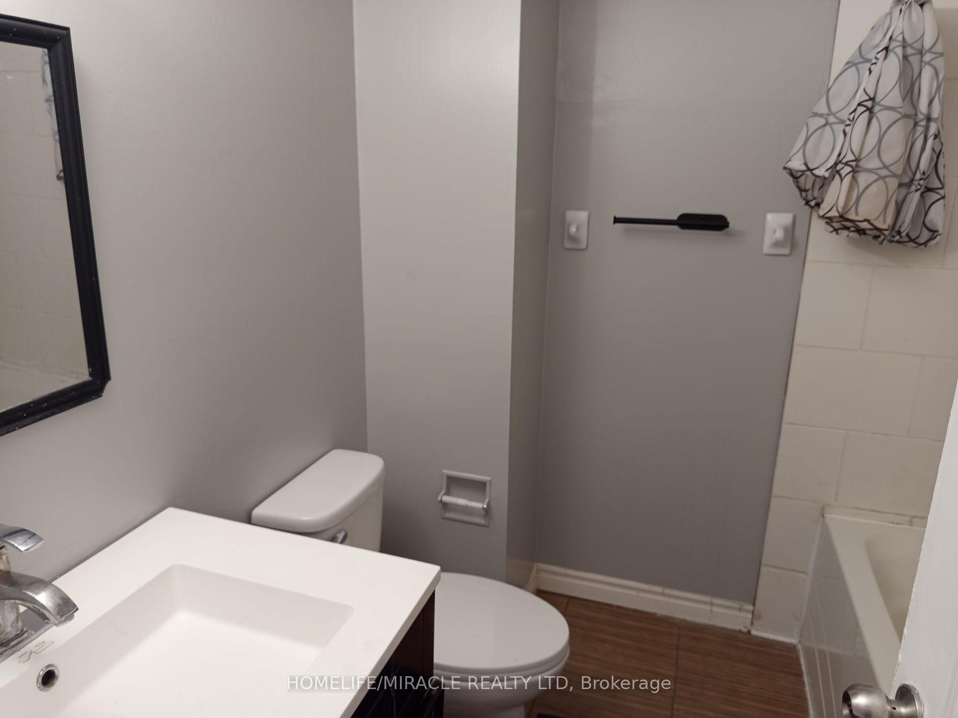 Photo 15 of 123 Mooregate Crescent, Kitchener, Victoria Hills — HOMEH
