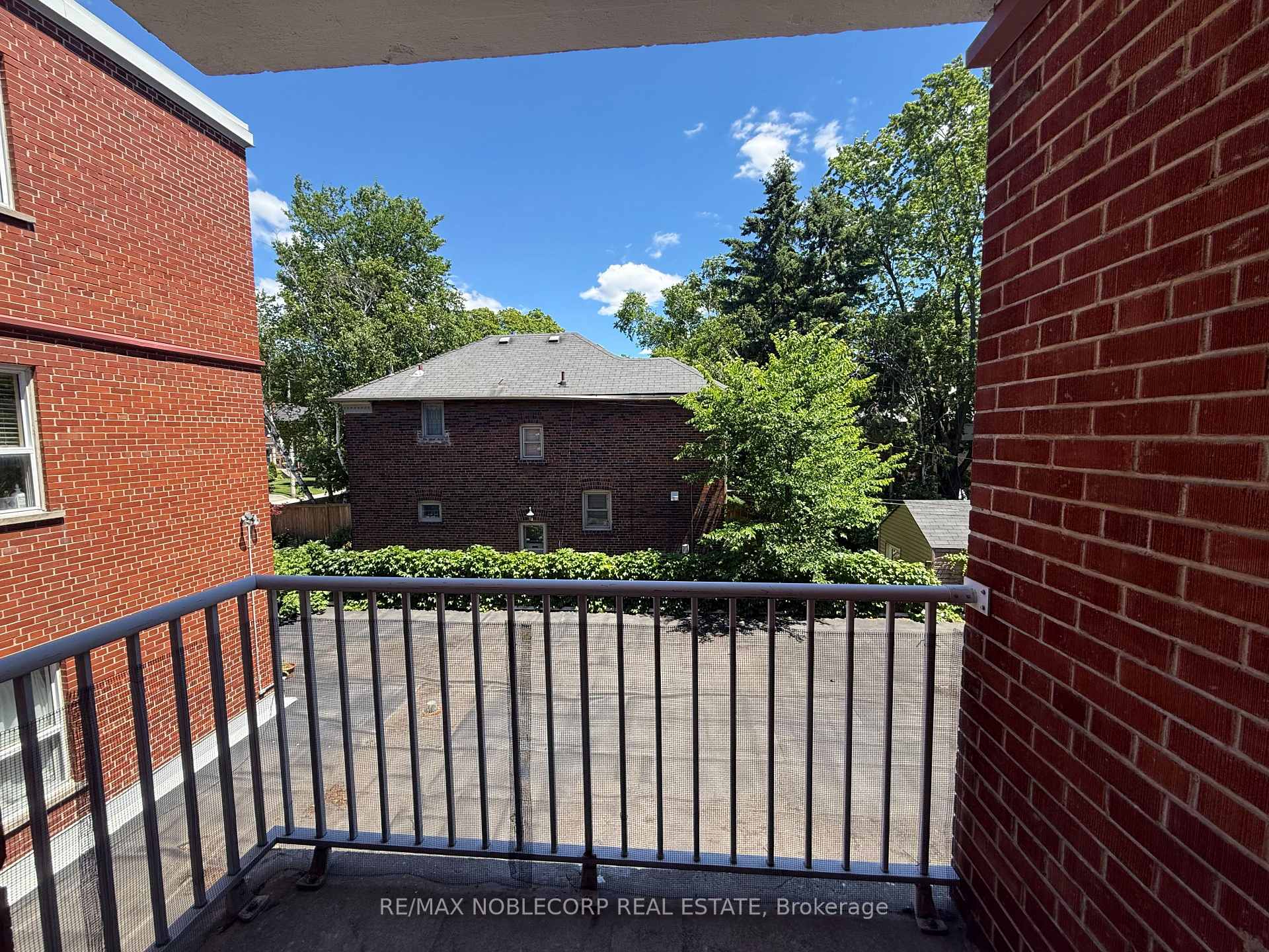 Photo 5 of Unit 106, 1315 Bayview Avenue, Toronto, Leaside — HOMEH