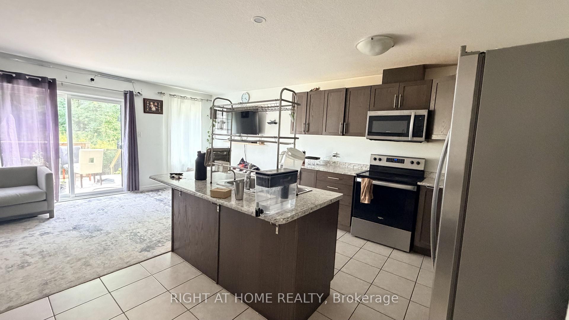 Photo 2 of 71 Woodedge Circle, Kitchener, Pioneer Park/Doon/Wyldwoods — HOMEH