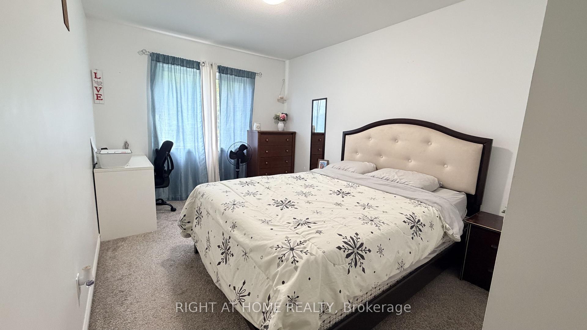 Photo 8 of 71 Woodedge Circle, Kitchener, Pioneer Park/Doon/Wyldwoods — HOMEH