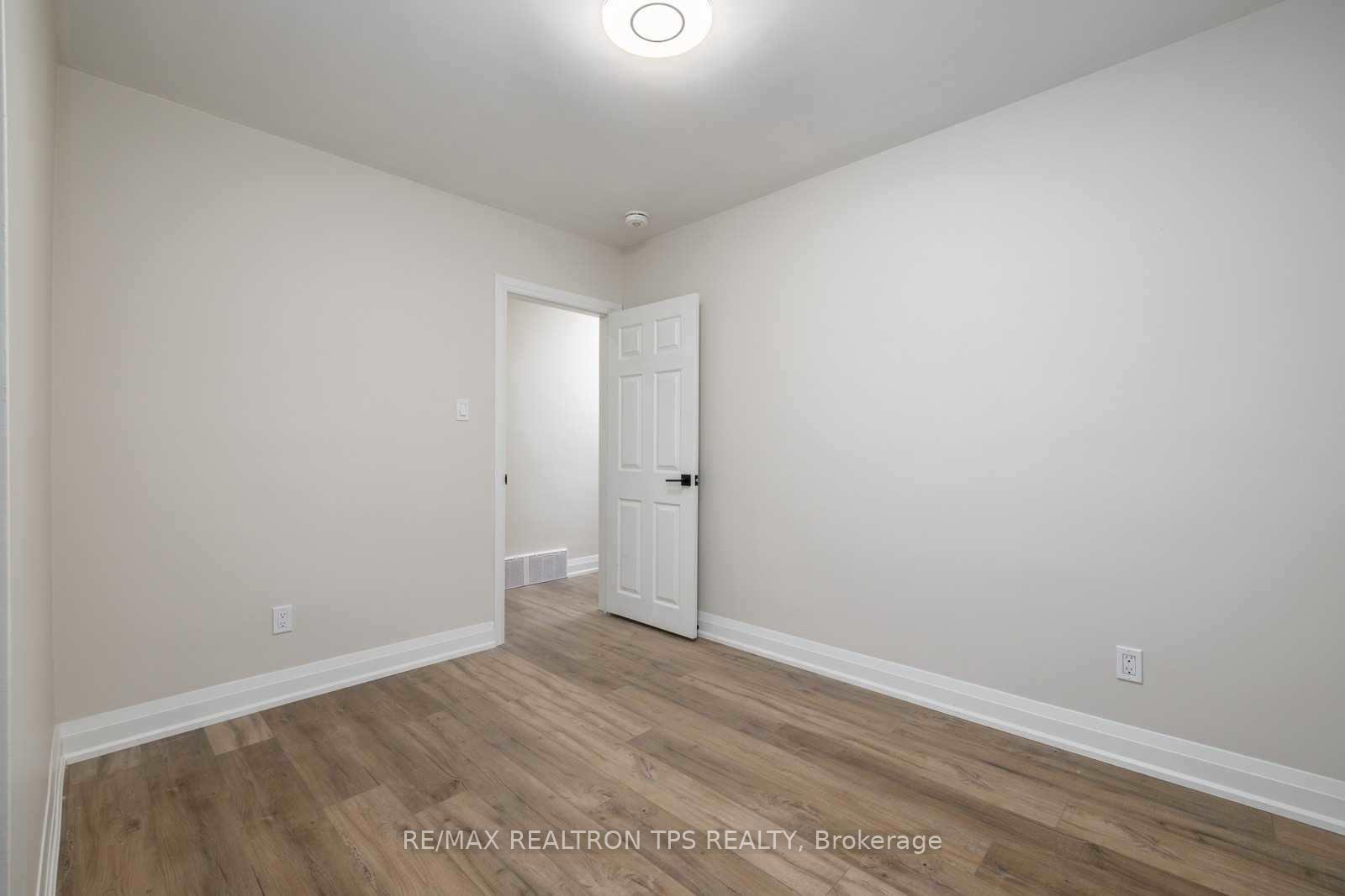 Photo 10 of 634 Athol Street E, Oshawa, Donevan — HOMEH