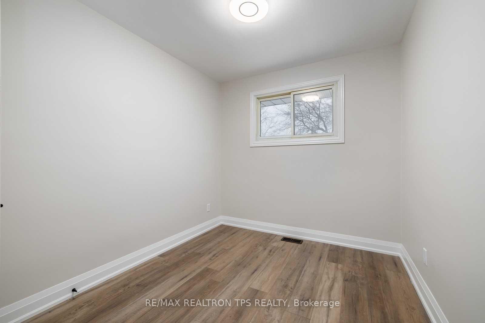 Photo 11 of 634 Athol Street E, Oshawa, Donevan — HOMEH