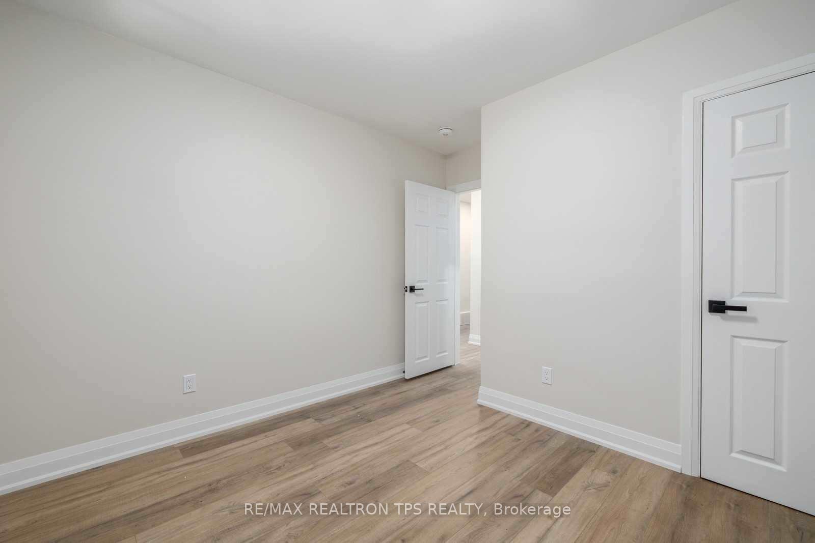 Photo 12 of 634 Athol Street E, Oshawa, Donevan — HOMEH