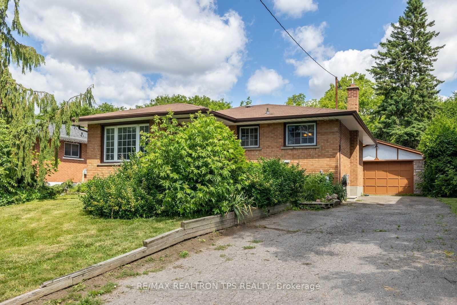 Photo 15 of 634 Athol Street E, Oshawa, Donevan — HOMEH