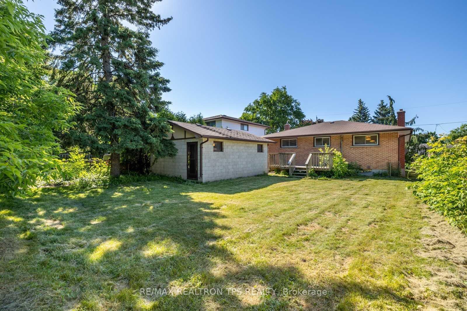Photo 16 of 634 Athol Street E, Oshawa, Donevan — HOMEH