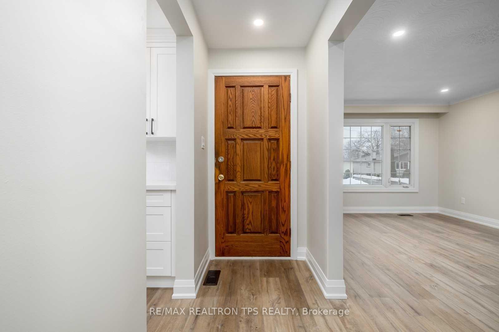 Photo 19 of 634 Athol Street E, Oshawa, Donevan — HOMEH