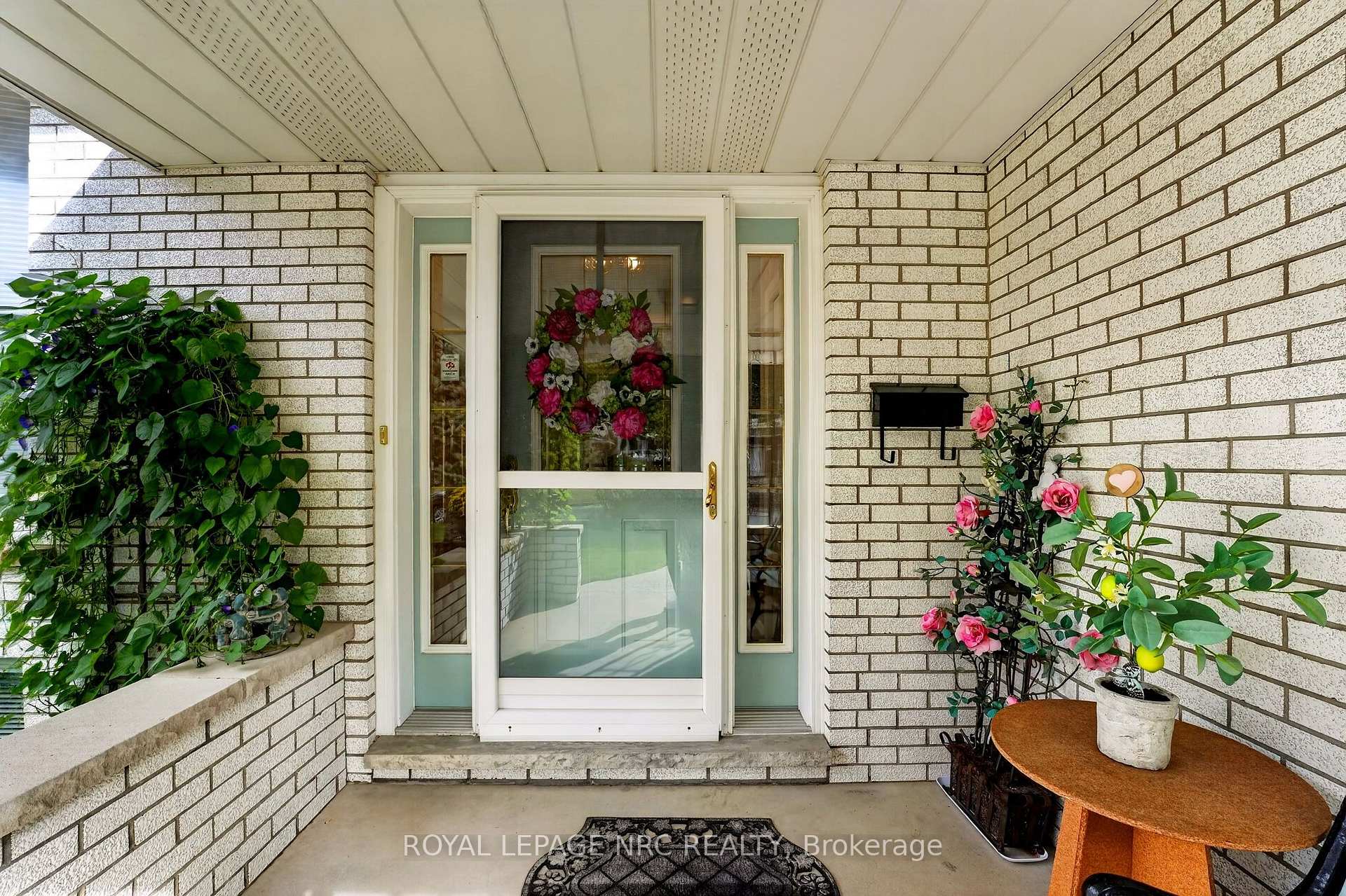 Photo 3 of 20 Jessica Drive, St. Catharines, Vine/Linwell — HOMEH